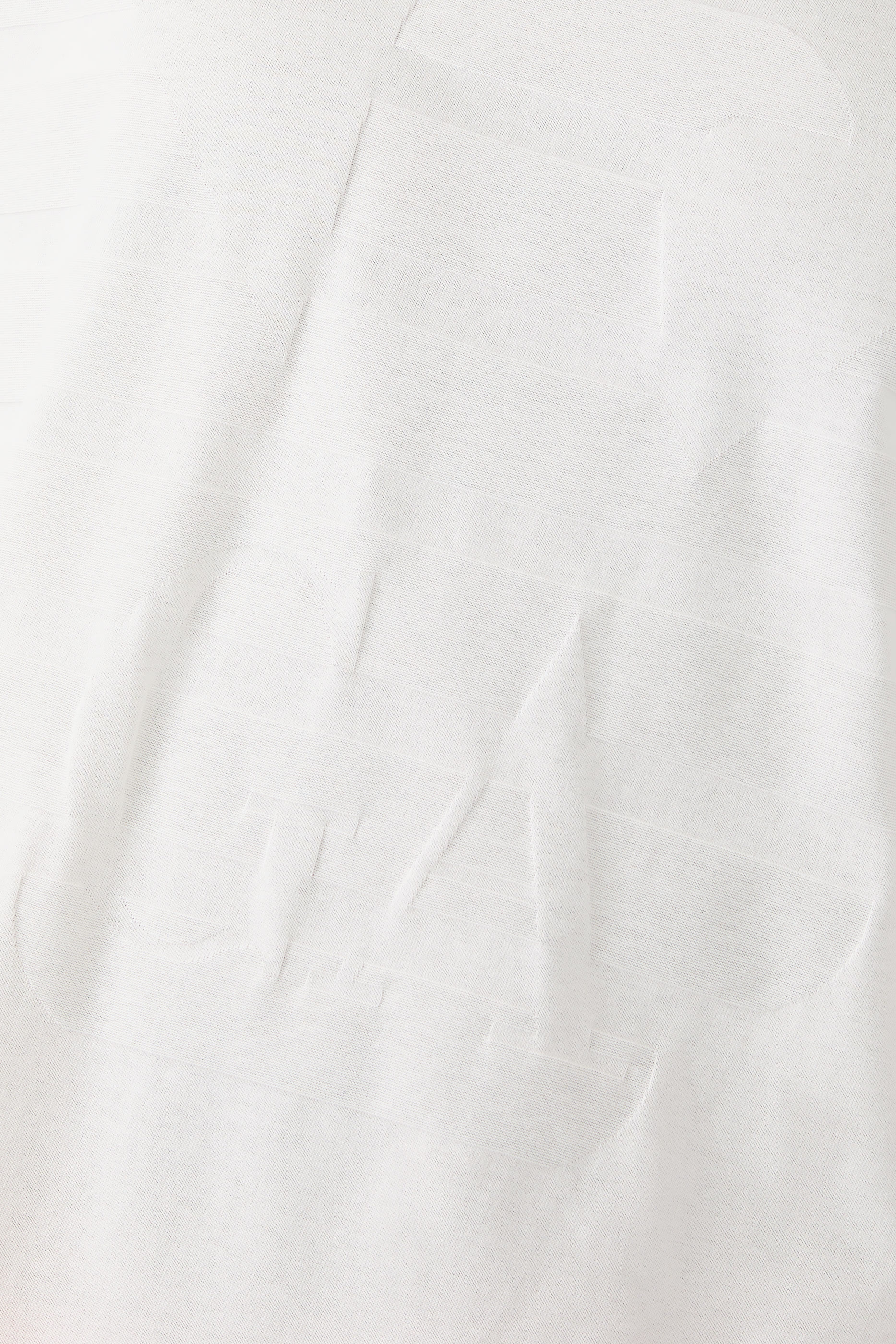 تيشيرت بأكمام قصيرة