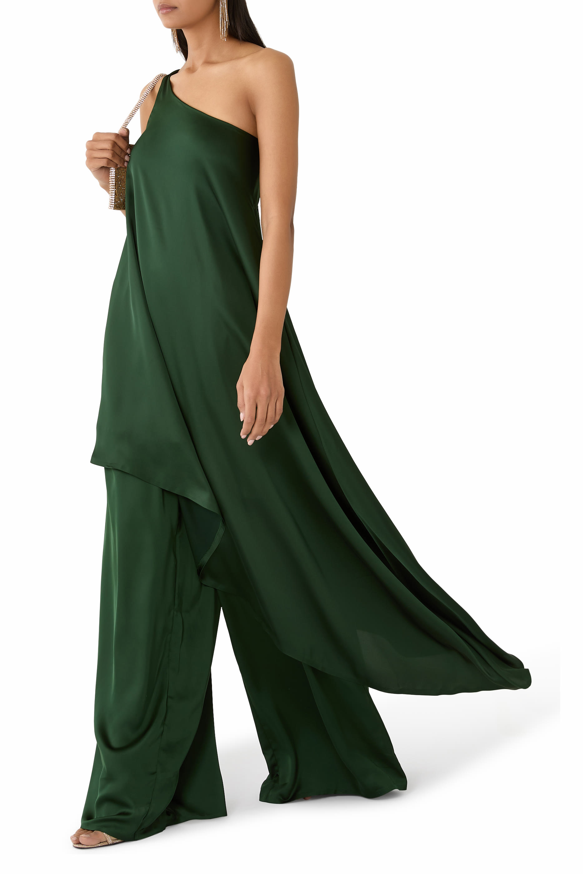 بنطال بطيات وتصميم مستوحى من الألبسة الرجالية