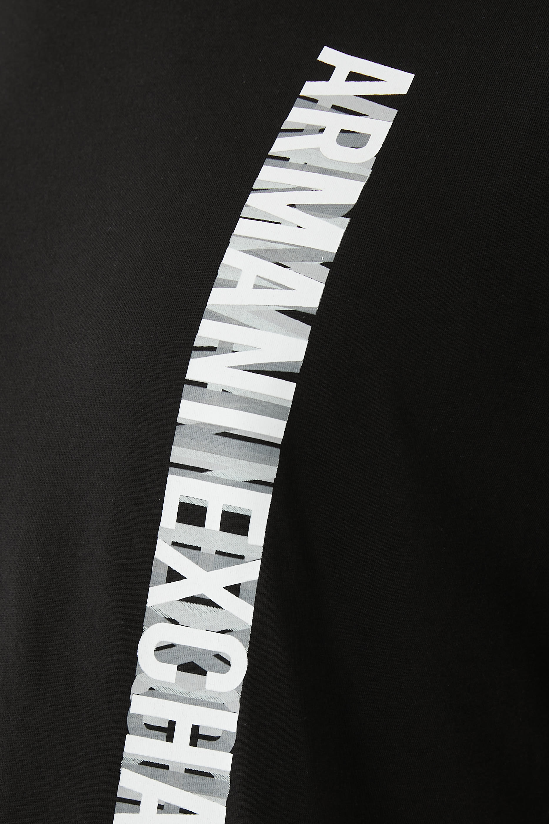 تيشيرت ميتا نايتشر بشعار الماركة بنمط عمودي