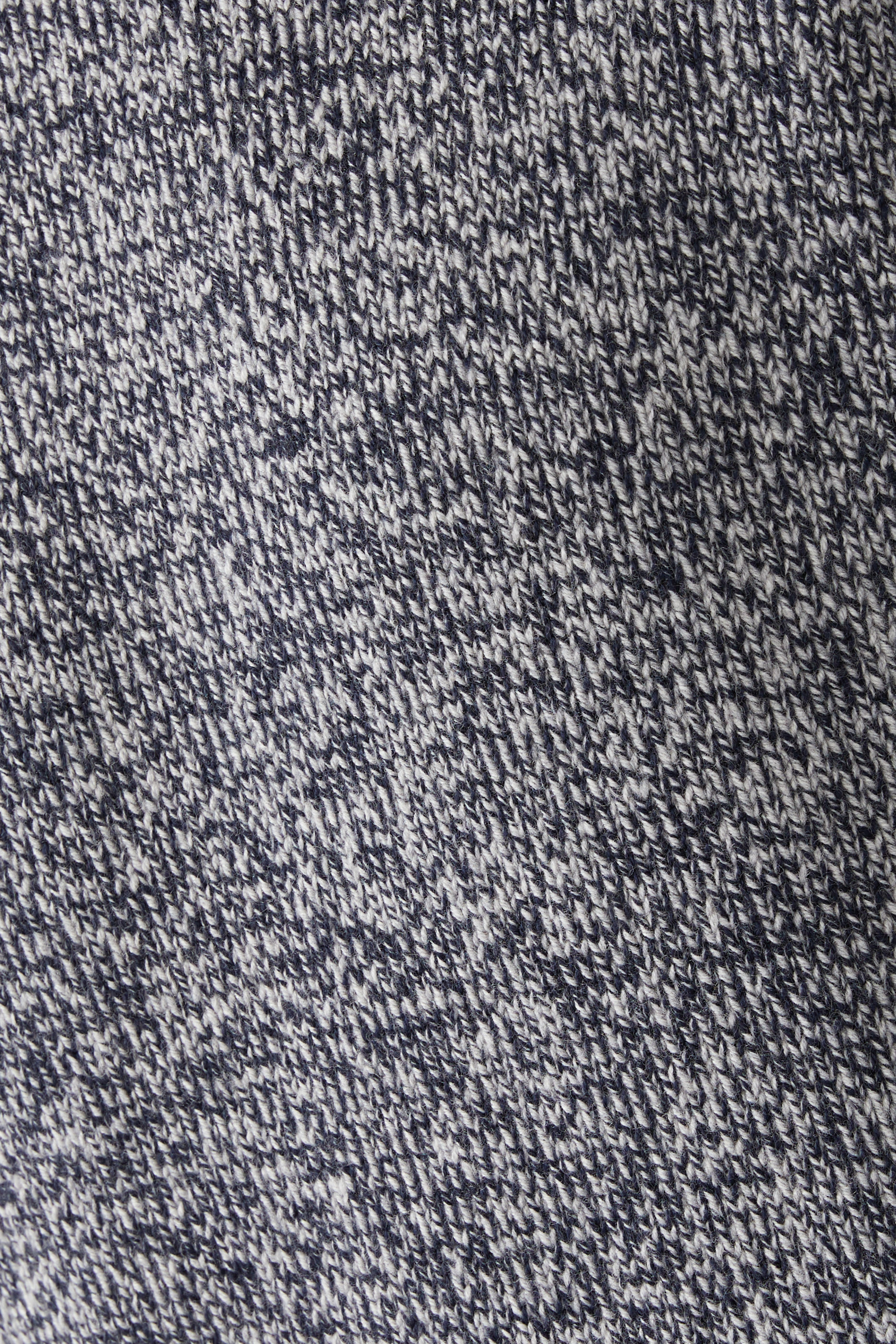 كنزة هيلز بياقة ضيقة