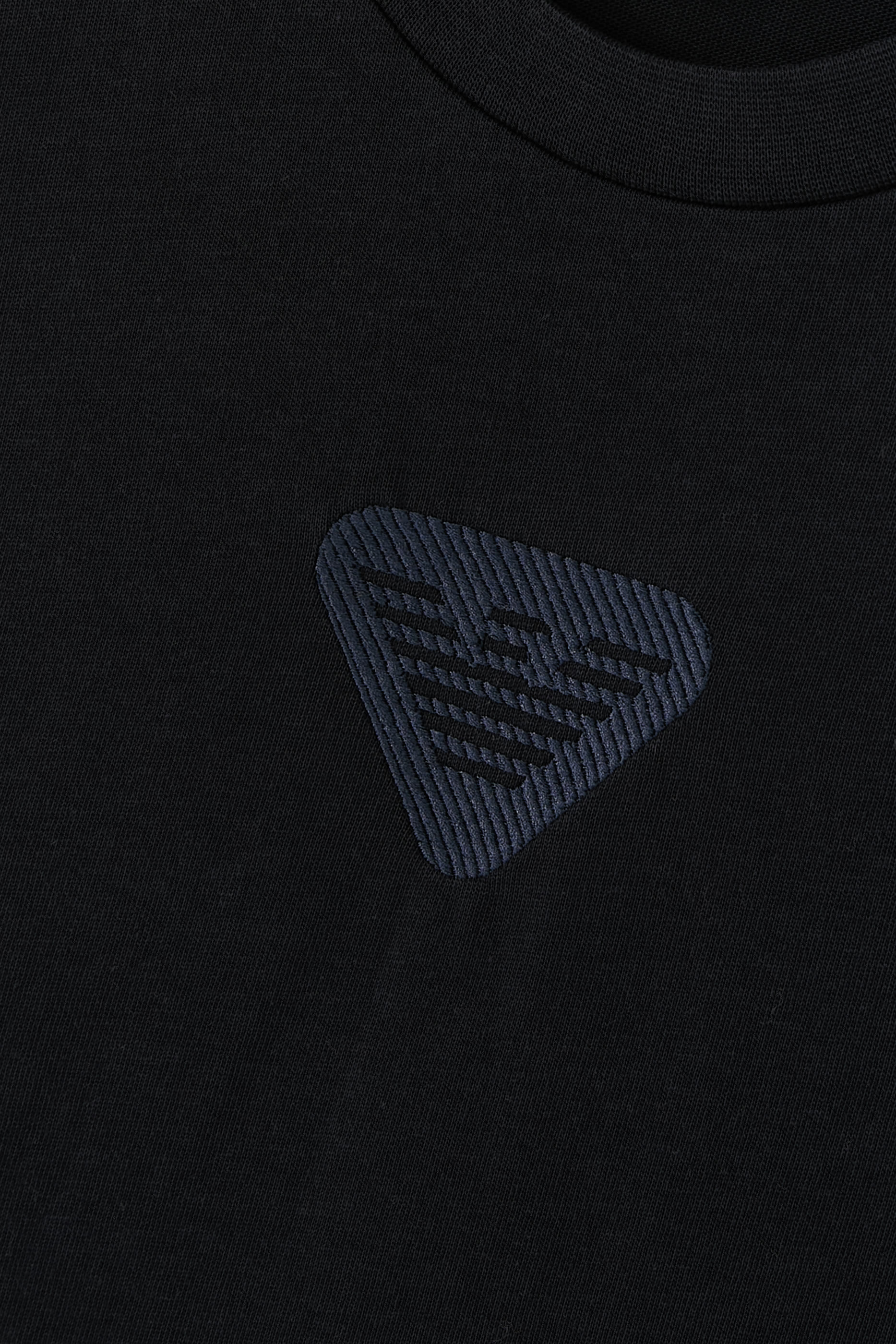 تيشيرت بشعار الماركة للأطفال