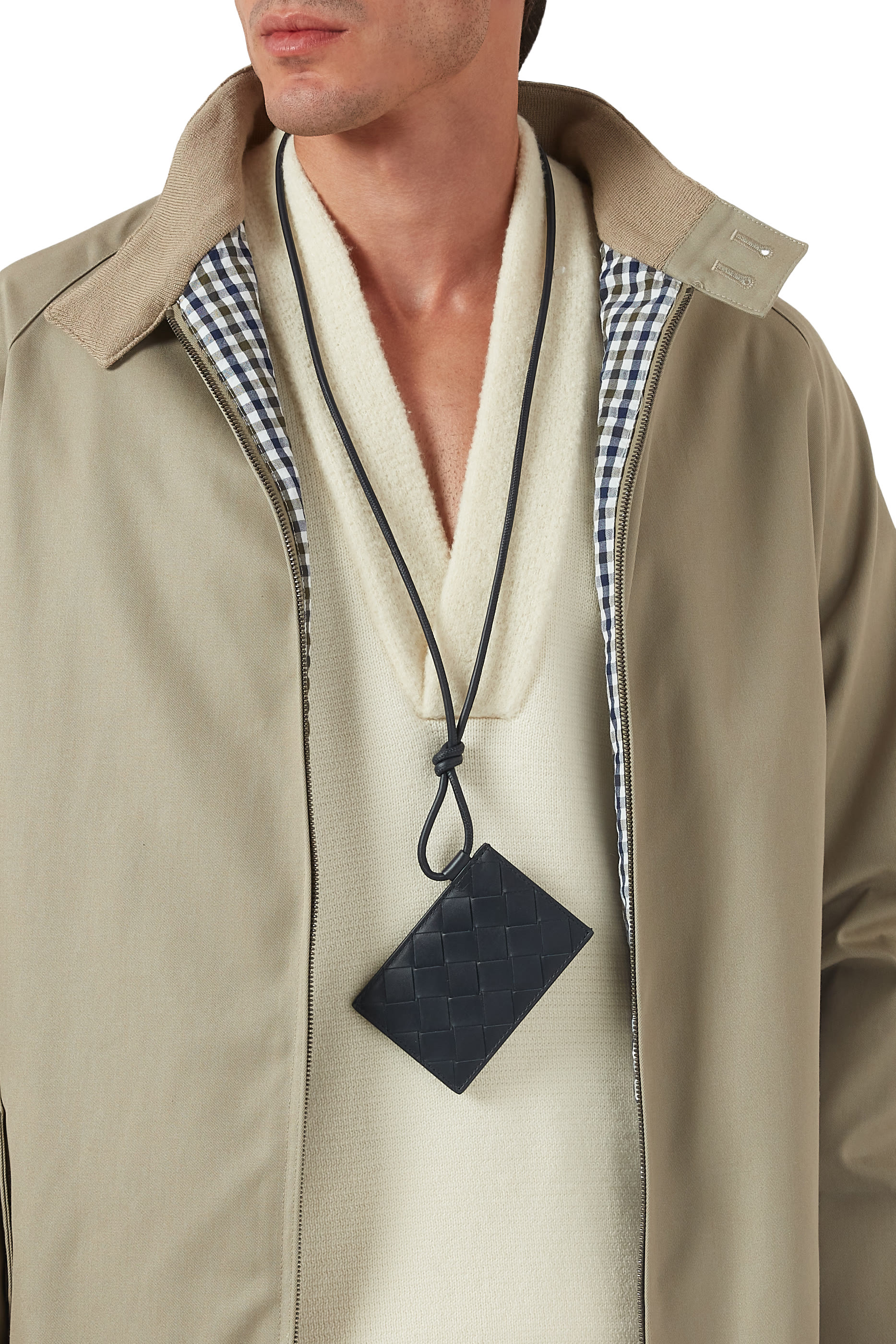 حافظة شارة بتصميم مجدول