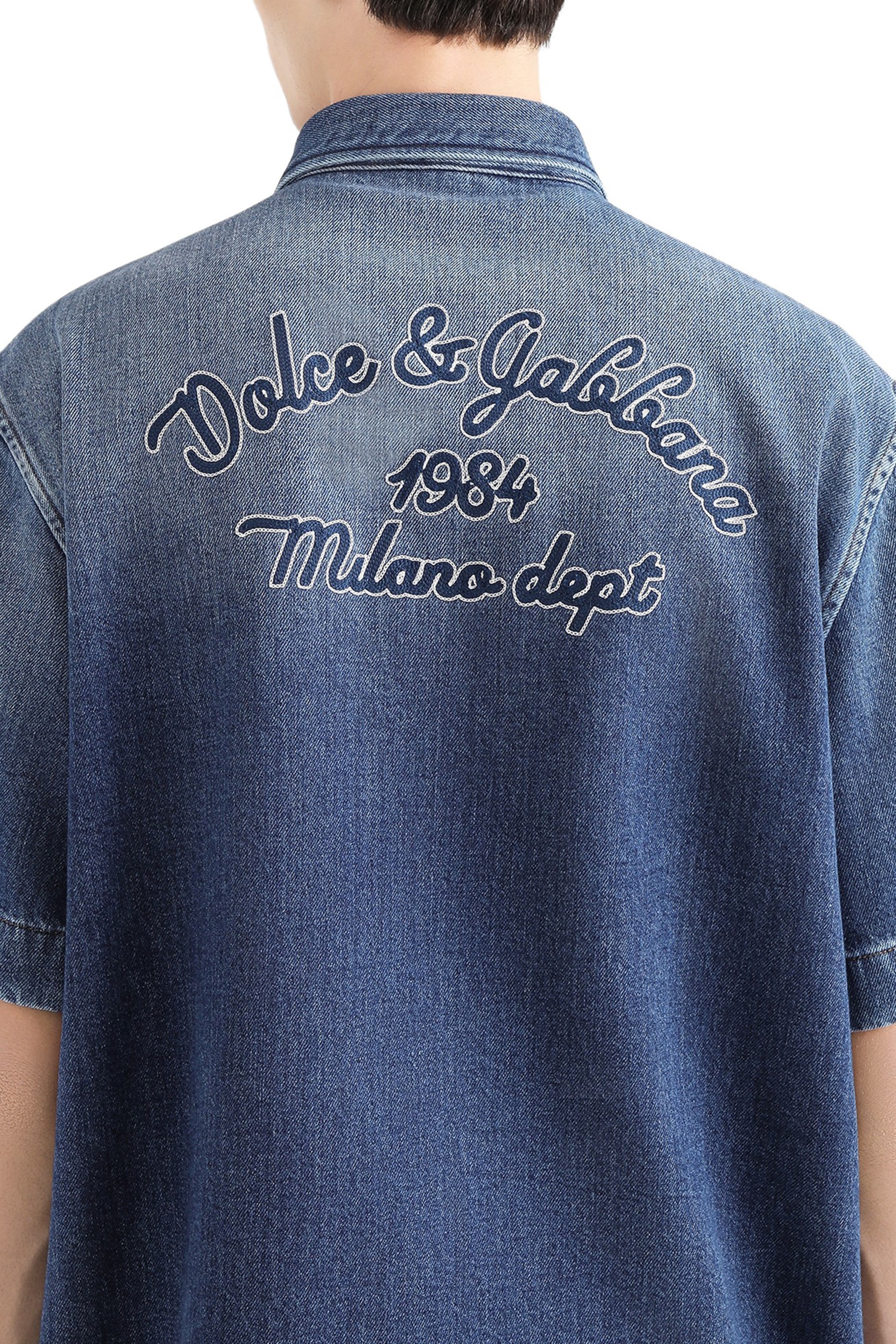 قميص دنيم بشعار الماركة