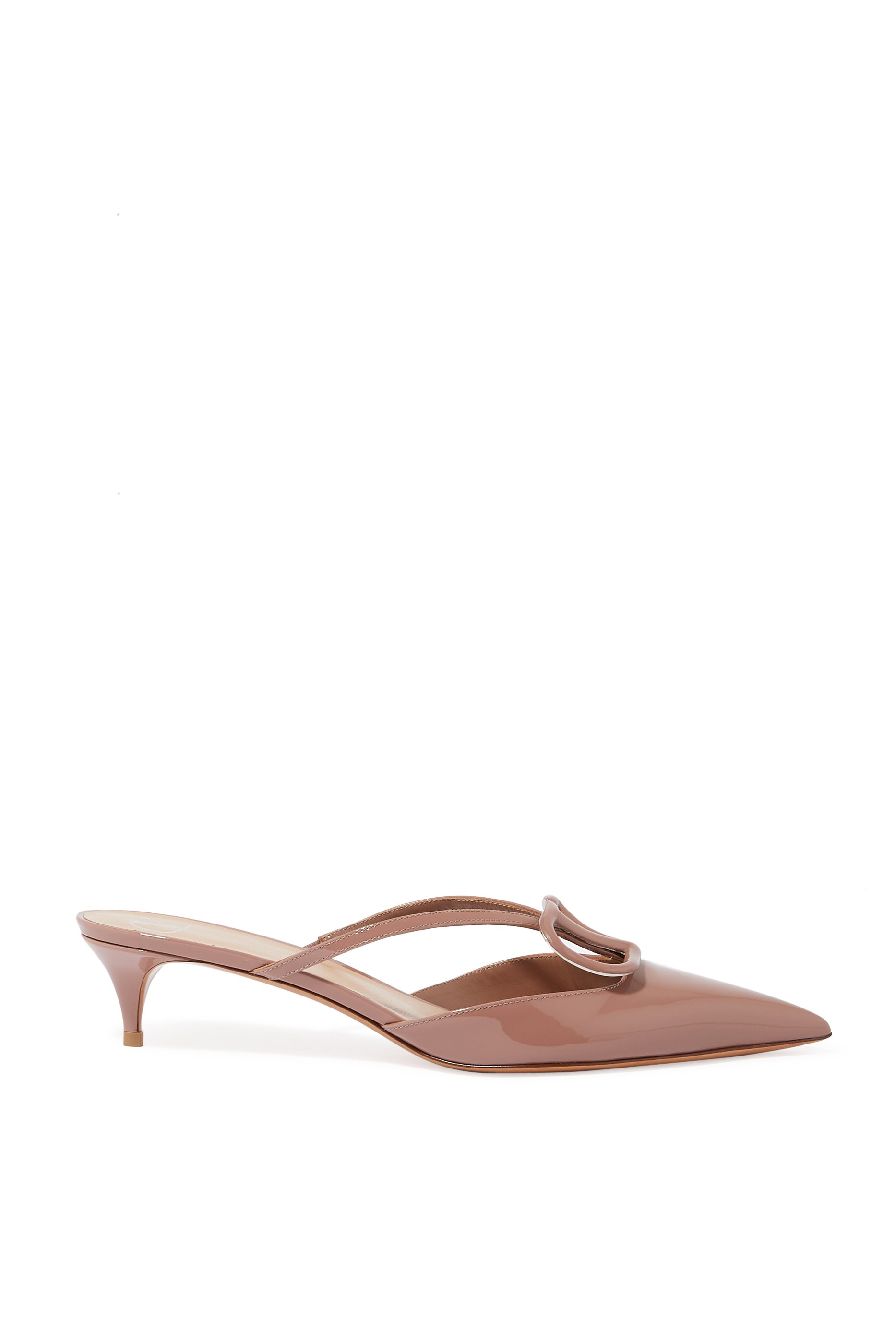 صندل بشعار حرف V