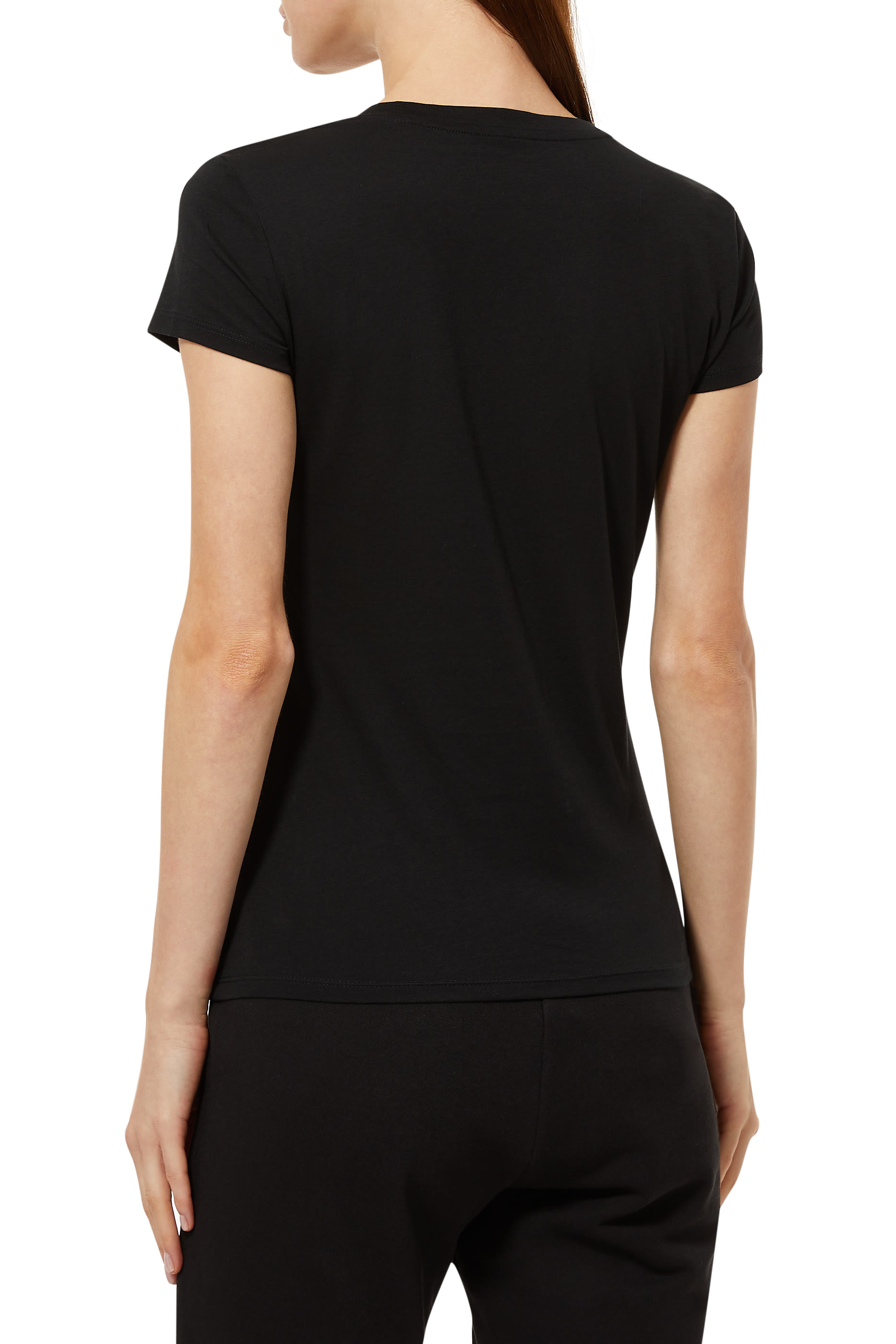 تي شيرت بفتحة رقبة V