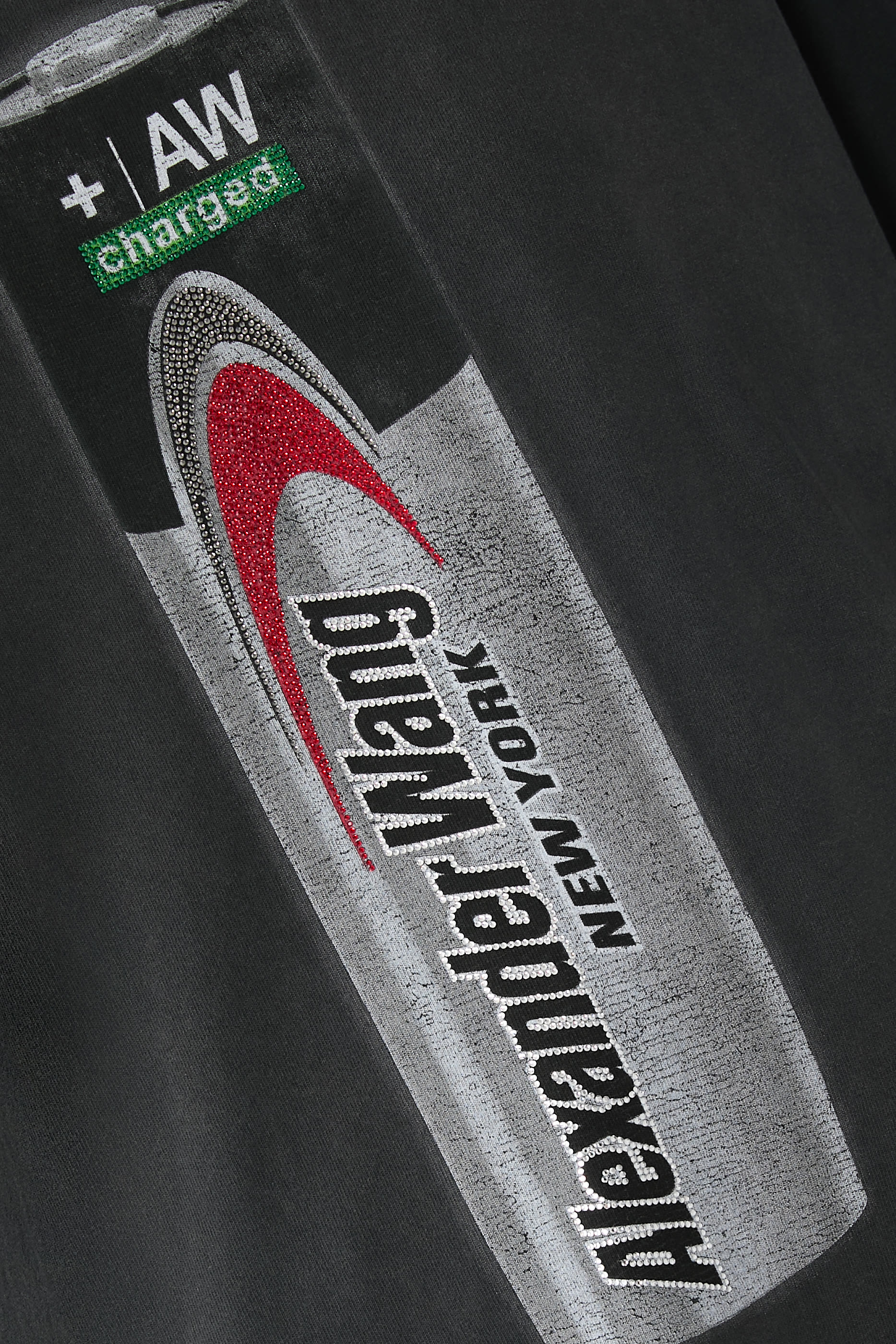 تيشيرت بطبعة شعار البطارية غرافيكية