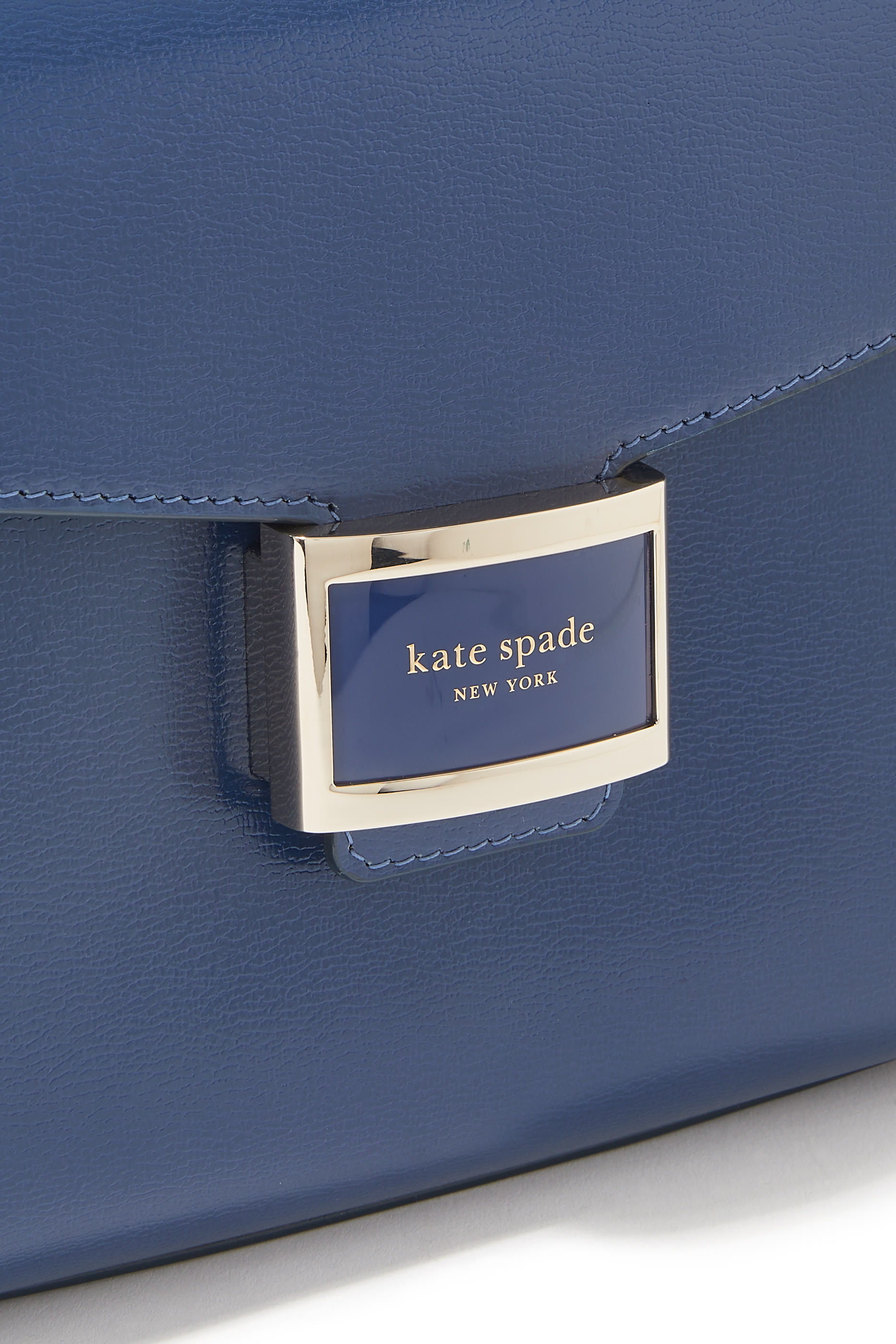 حقيبة كاتي صغيرة بيد علوية جلد لامع