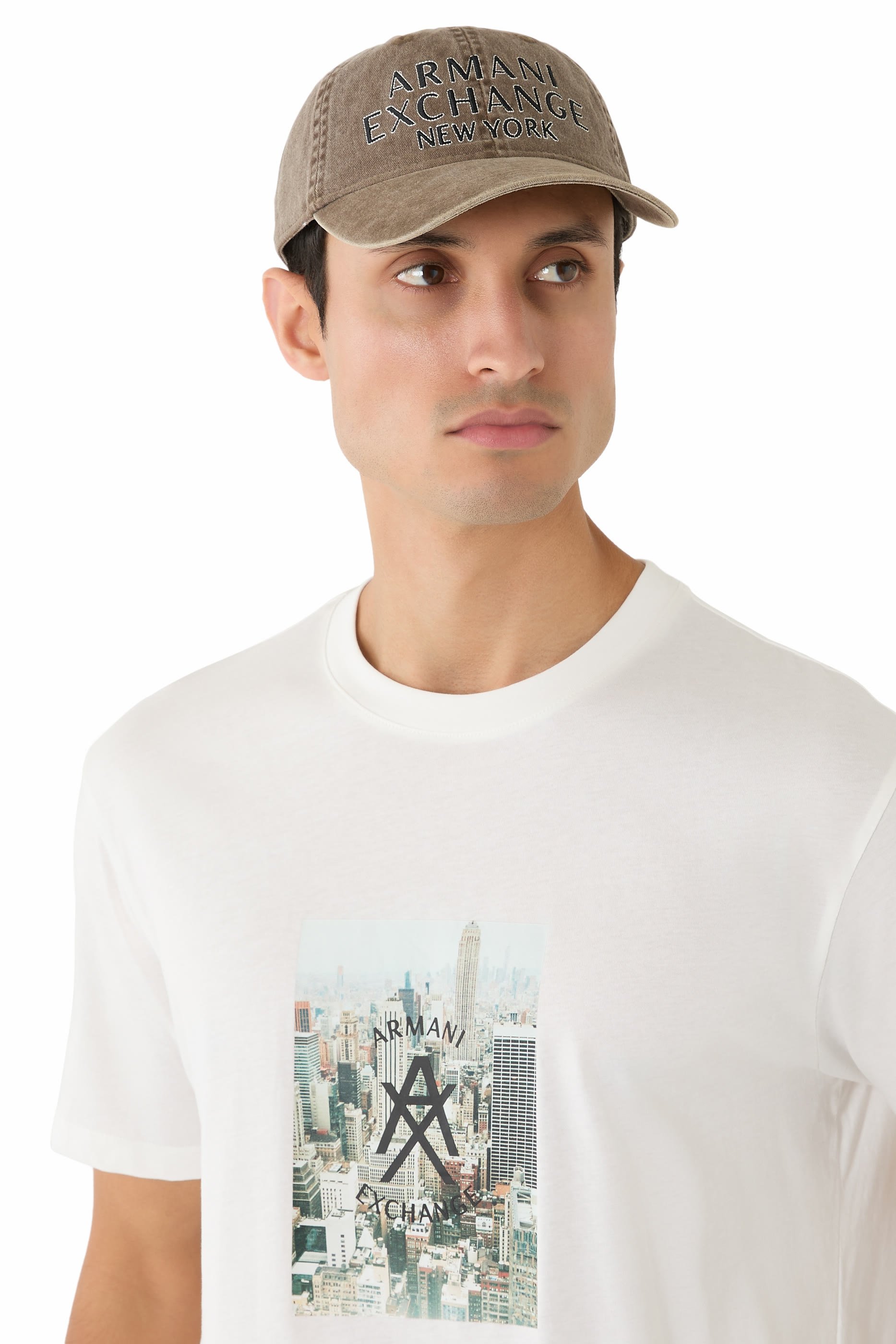 كاب مطرز بشعار الماركة