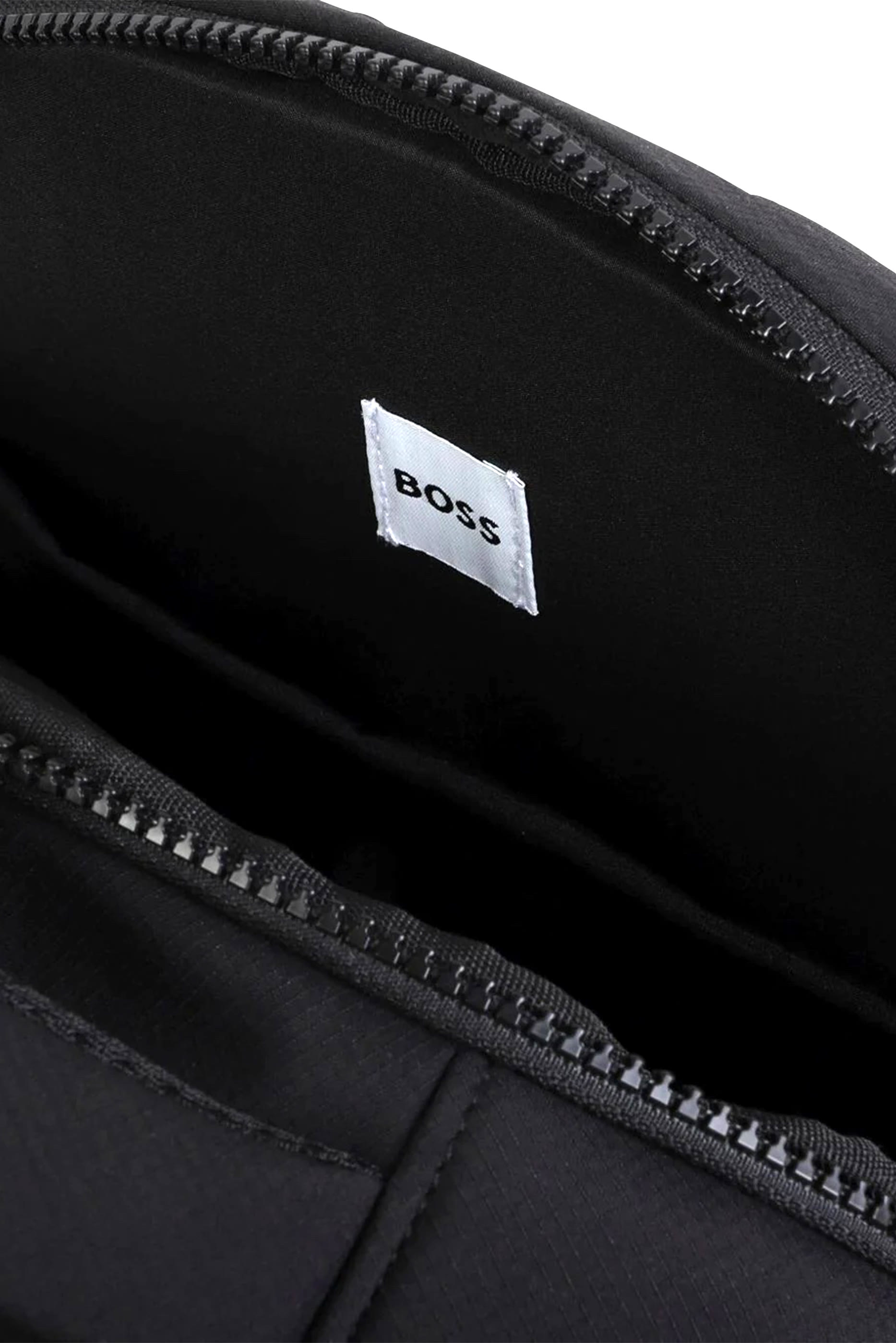 حقيبة ظهر بشعار الماركة للأطفال