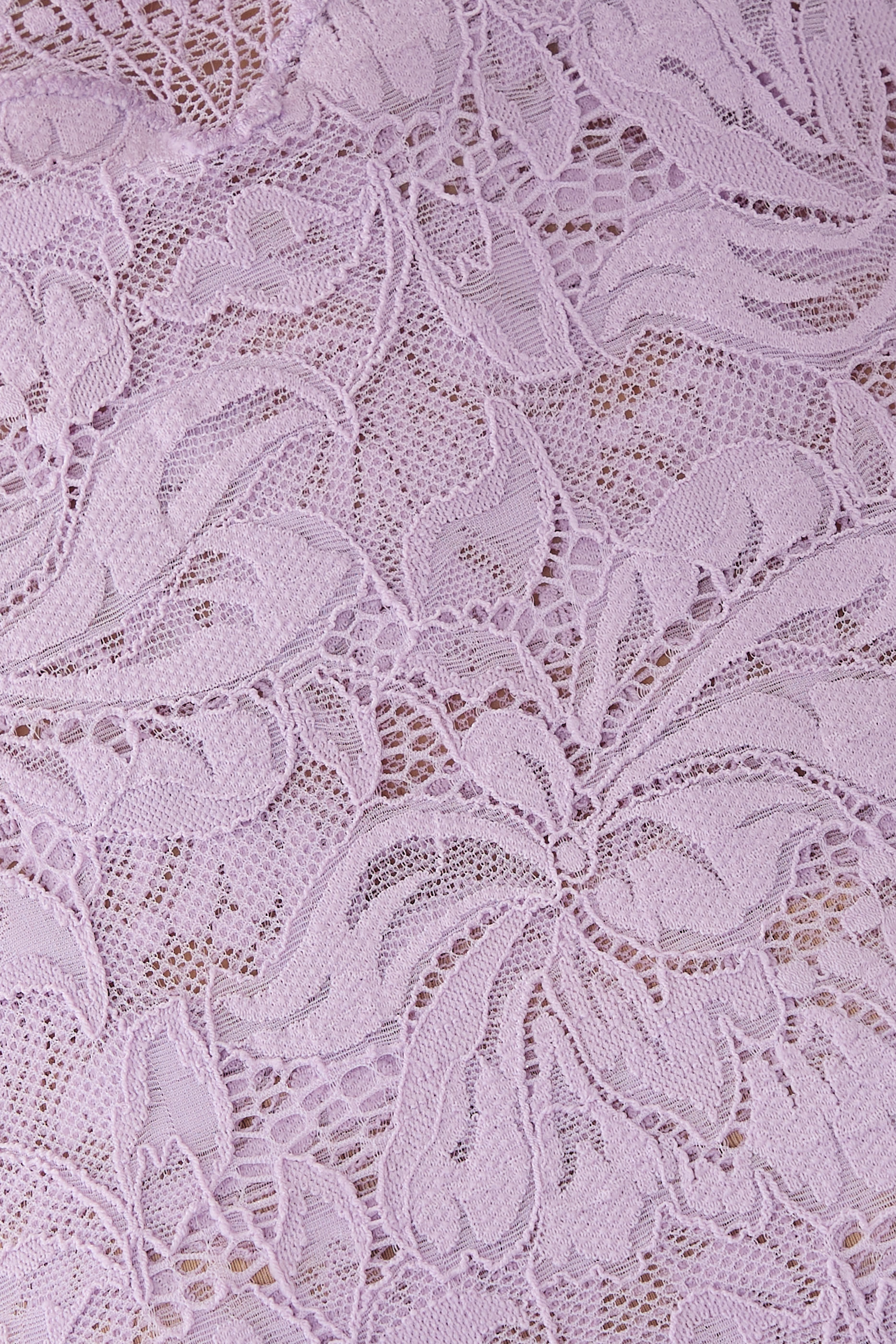 بلوزة قصيرة دانتيل