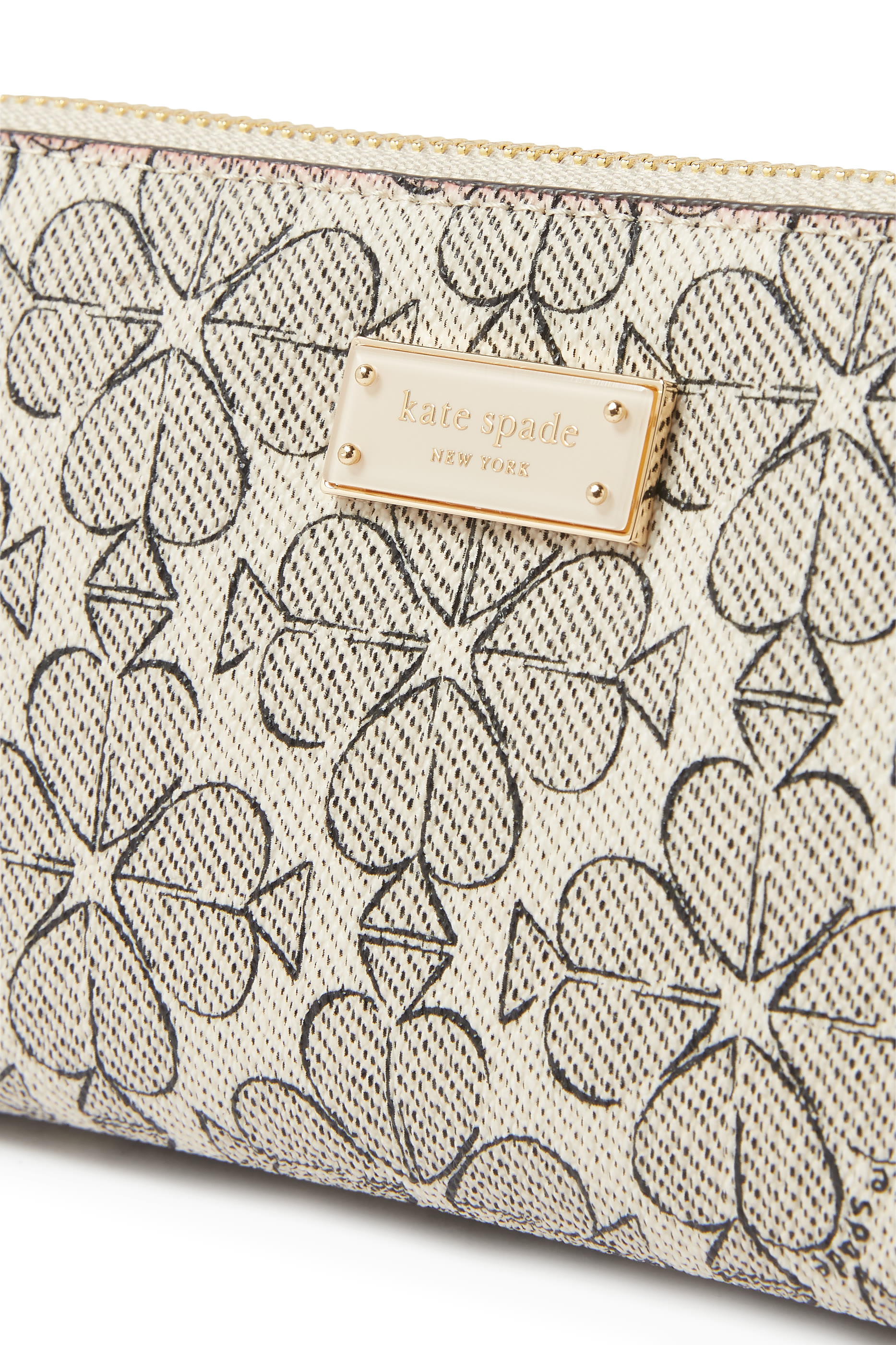 حقيبة خصر بنقشة زهور البستوني الشهيرة للماركة