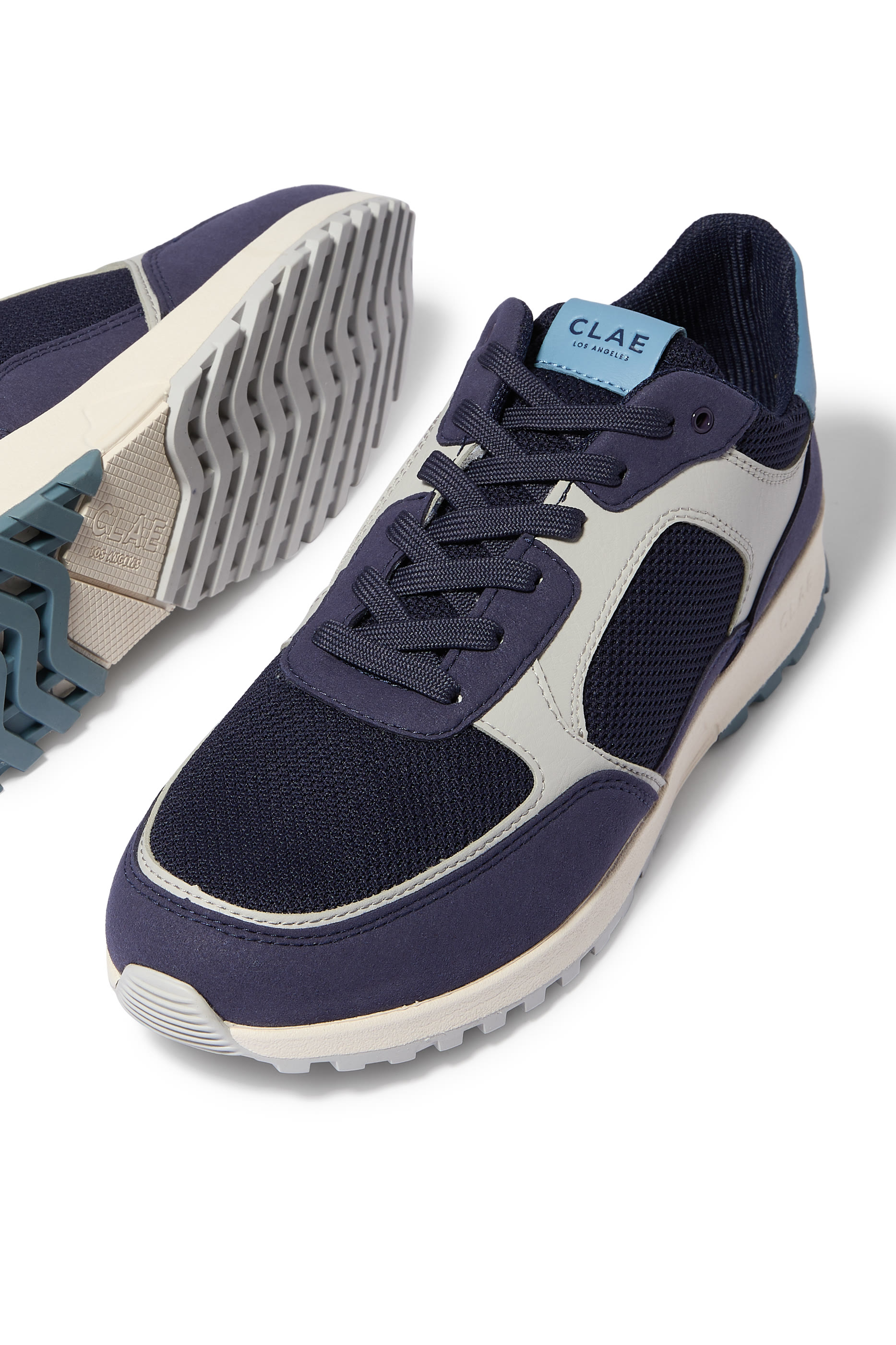 سنيكرز جوشوا