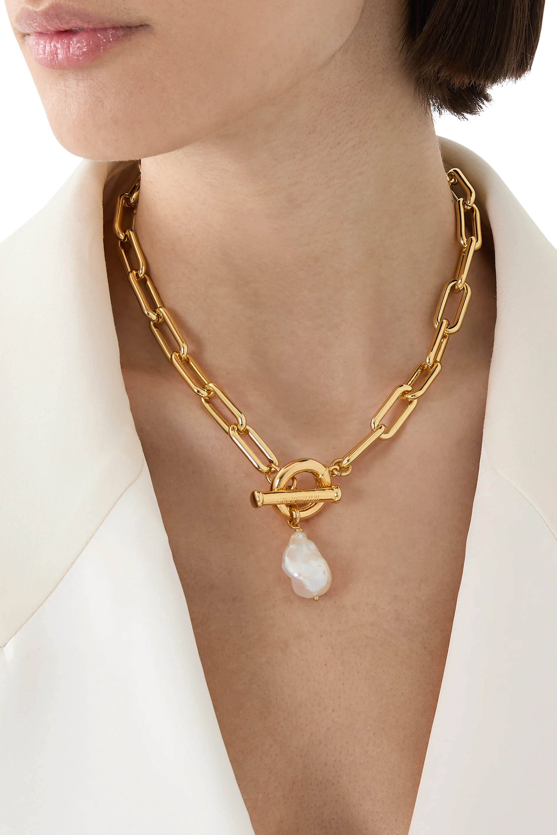 قلادة بلؤلؤ بحجم كبير