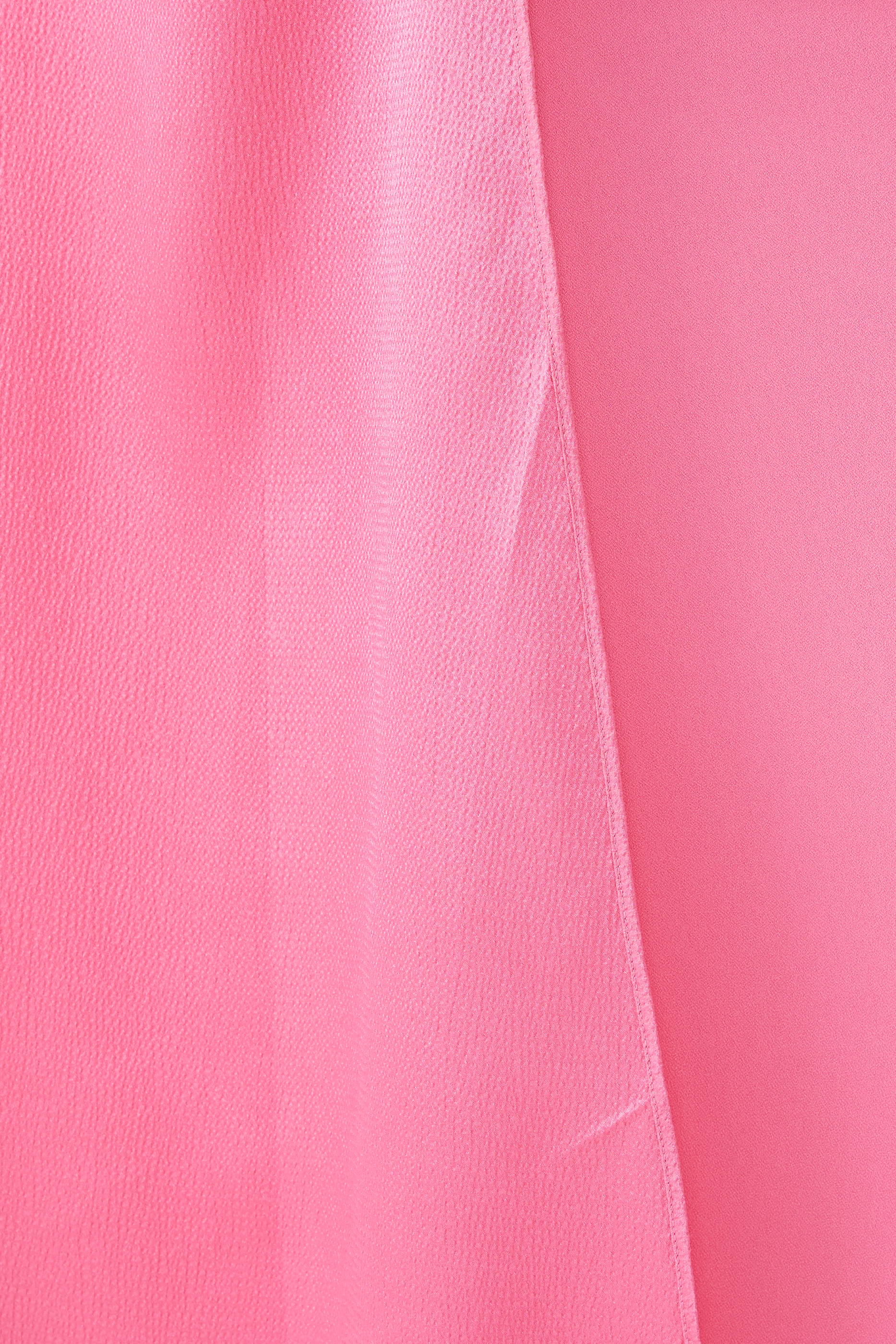 فستان أدلي طويل