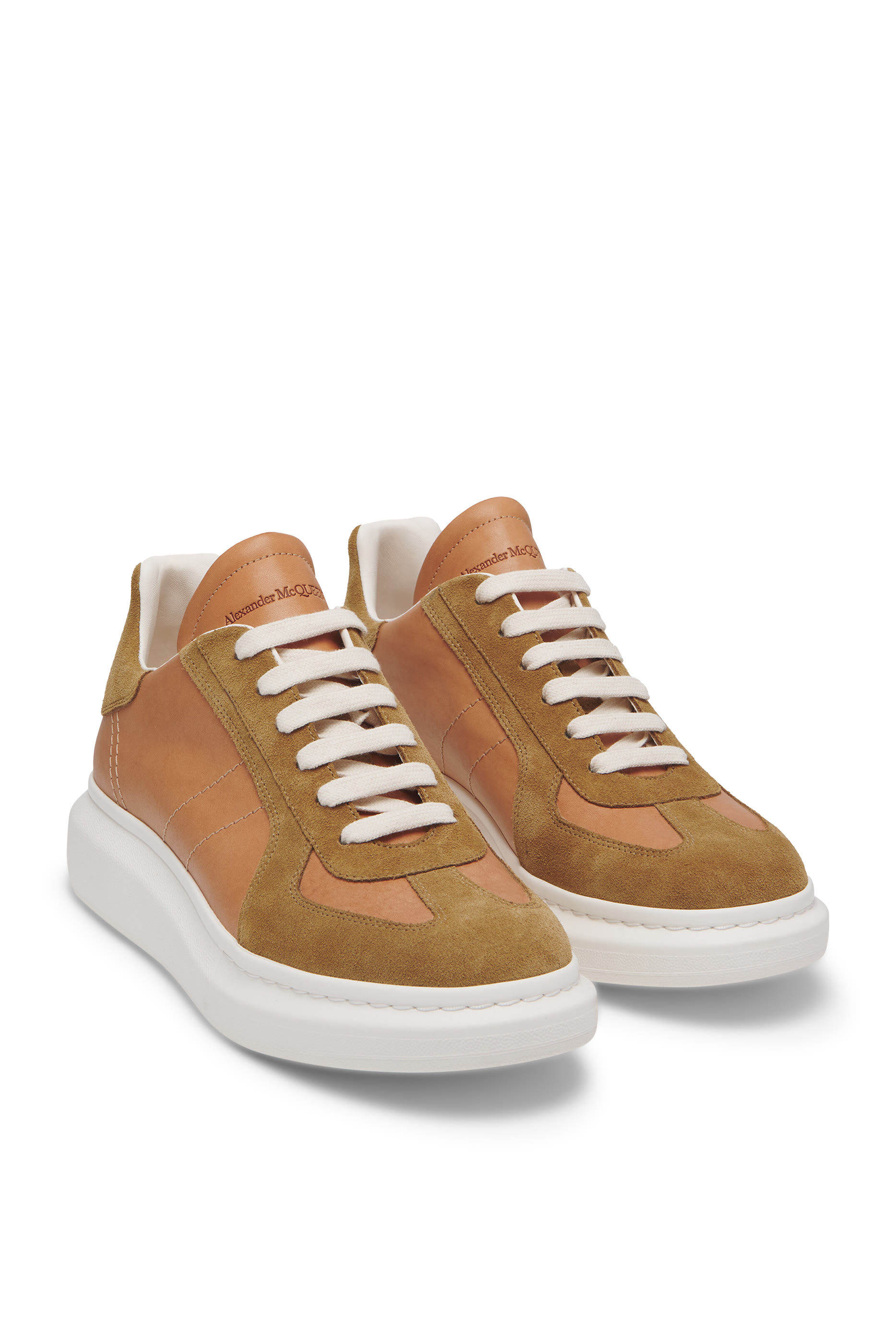 سنيكرز ريترو بنعل سميك