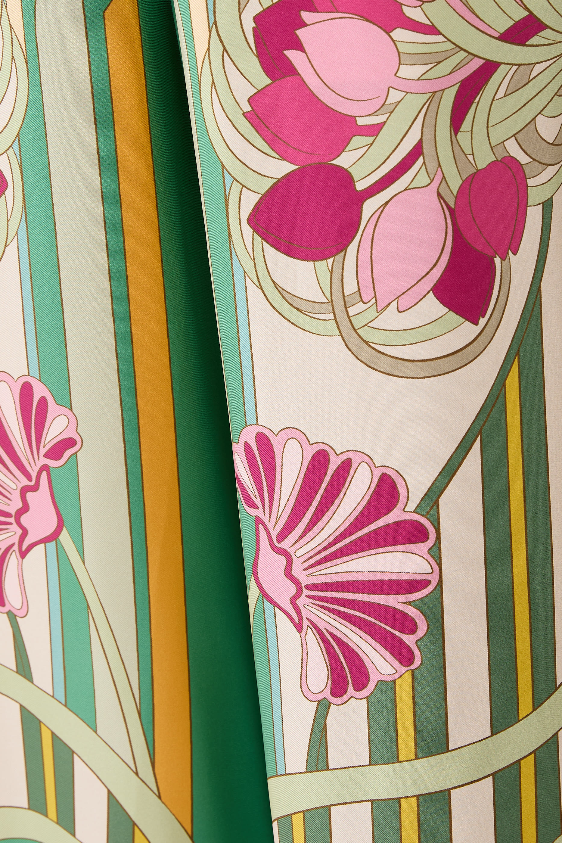 بنطال بنقشة خطوط وزهور