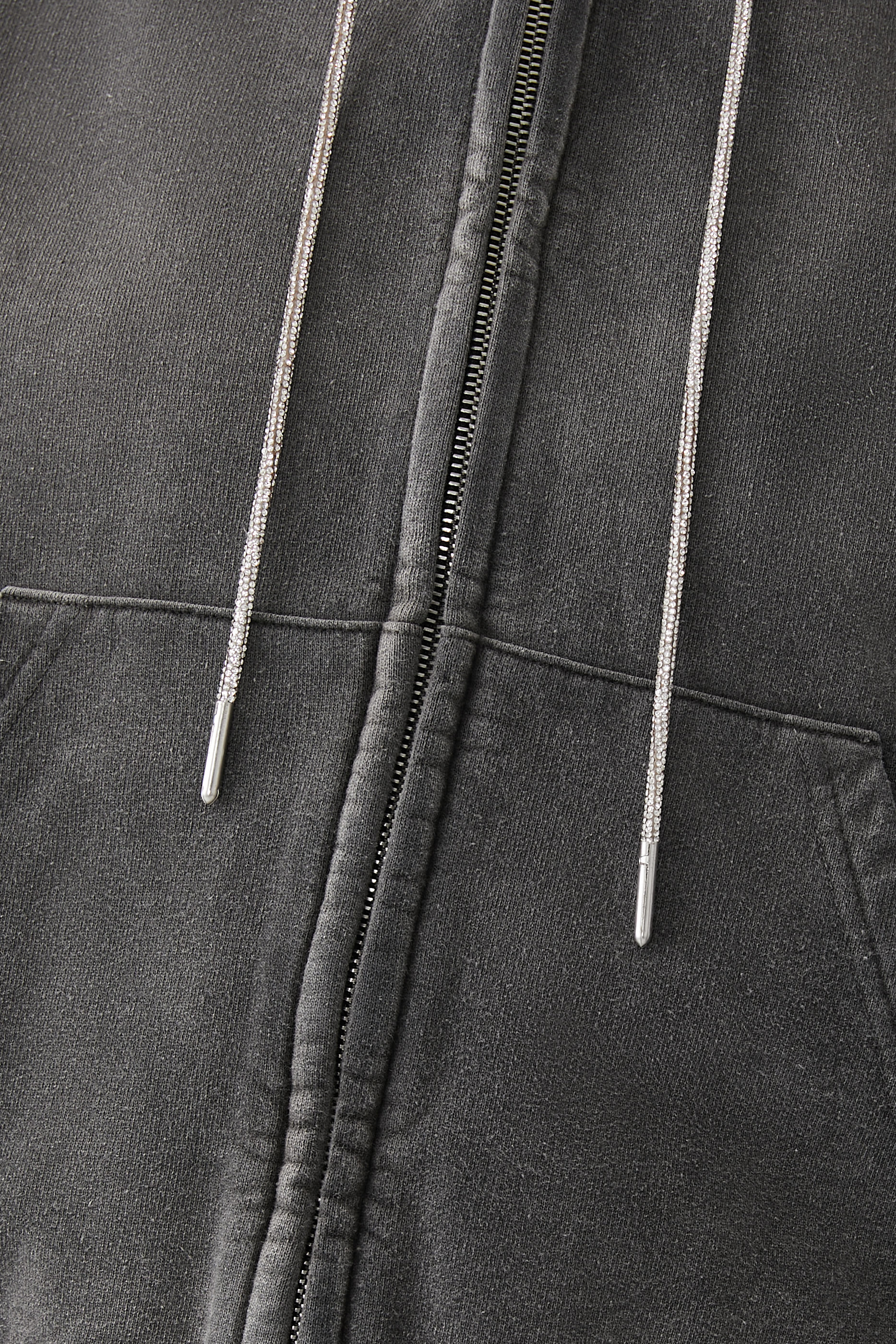 هودي قصير برباط مرصع بكريستال مثبت حراريا