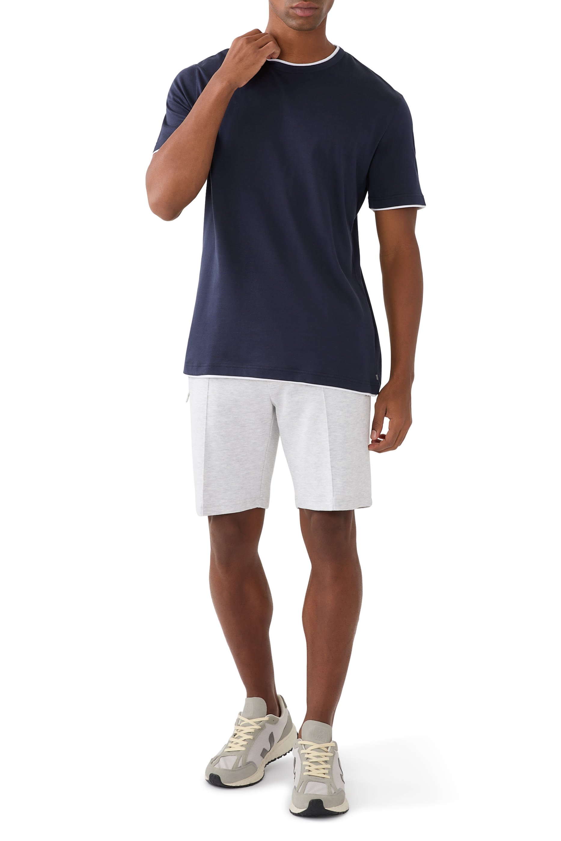 تيشيرت متعدد الطبقات