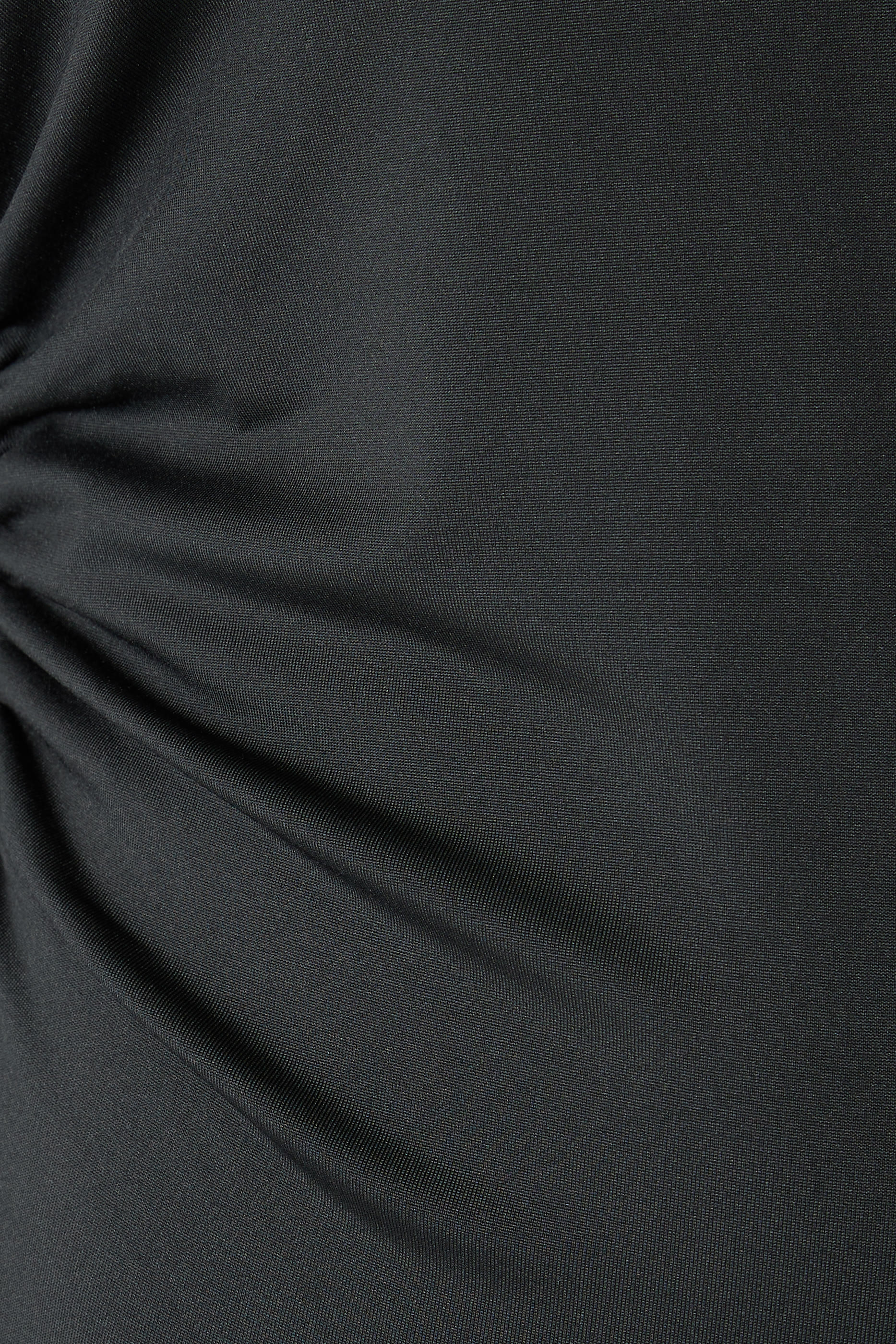 فستان متوسط الطول بتصميم غير متماثل