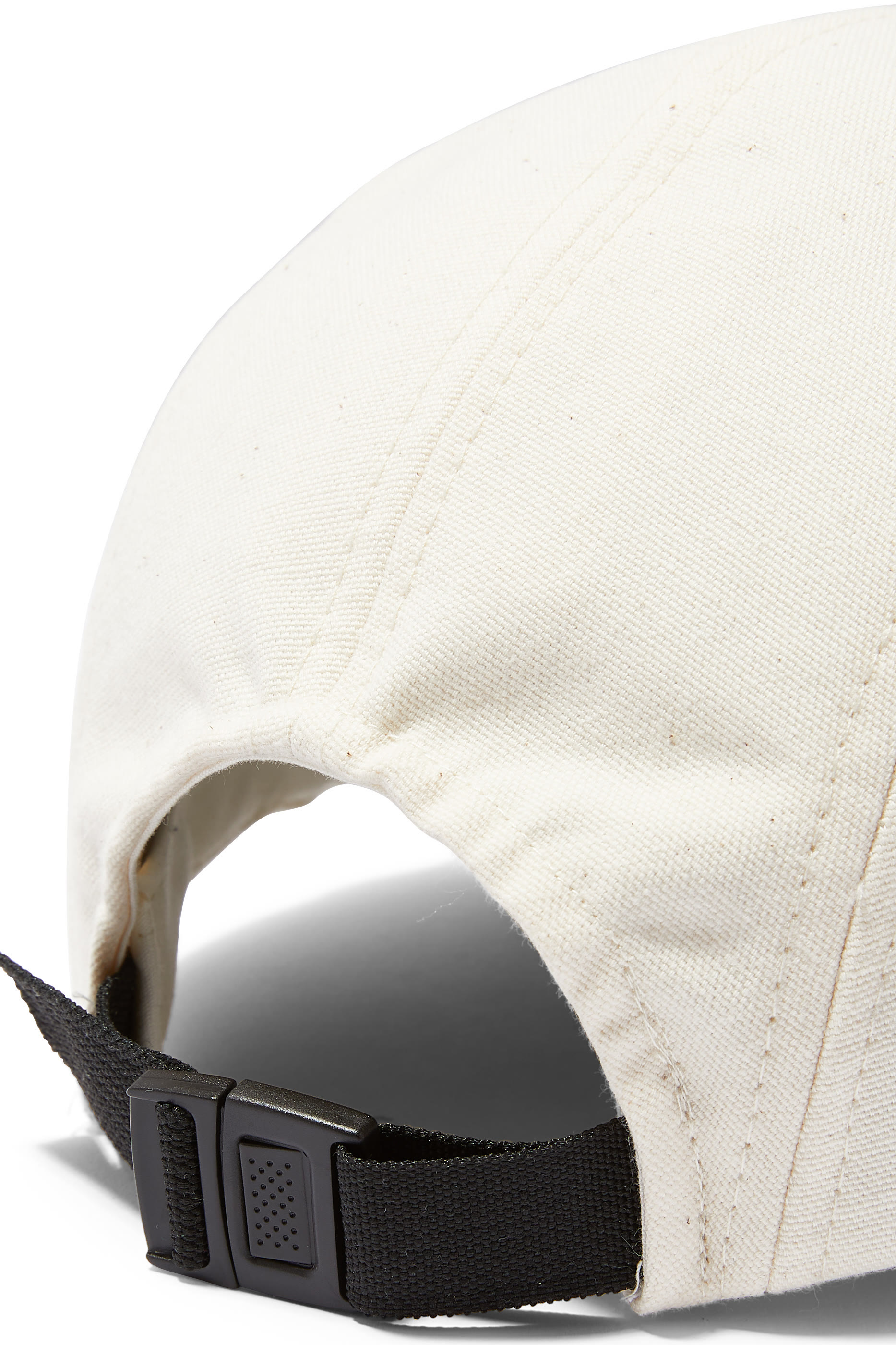 كاب مطرز مقسم بخمسة أجزاء