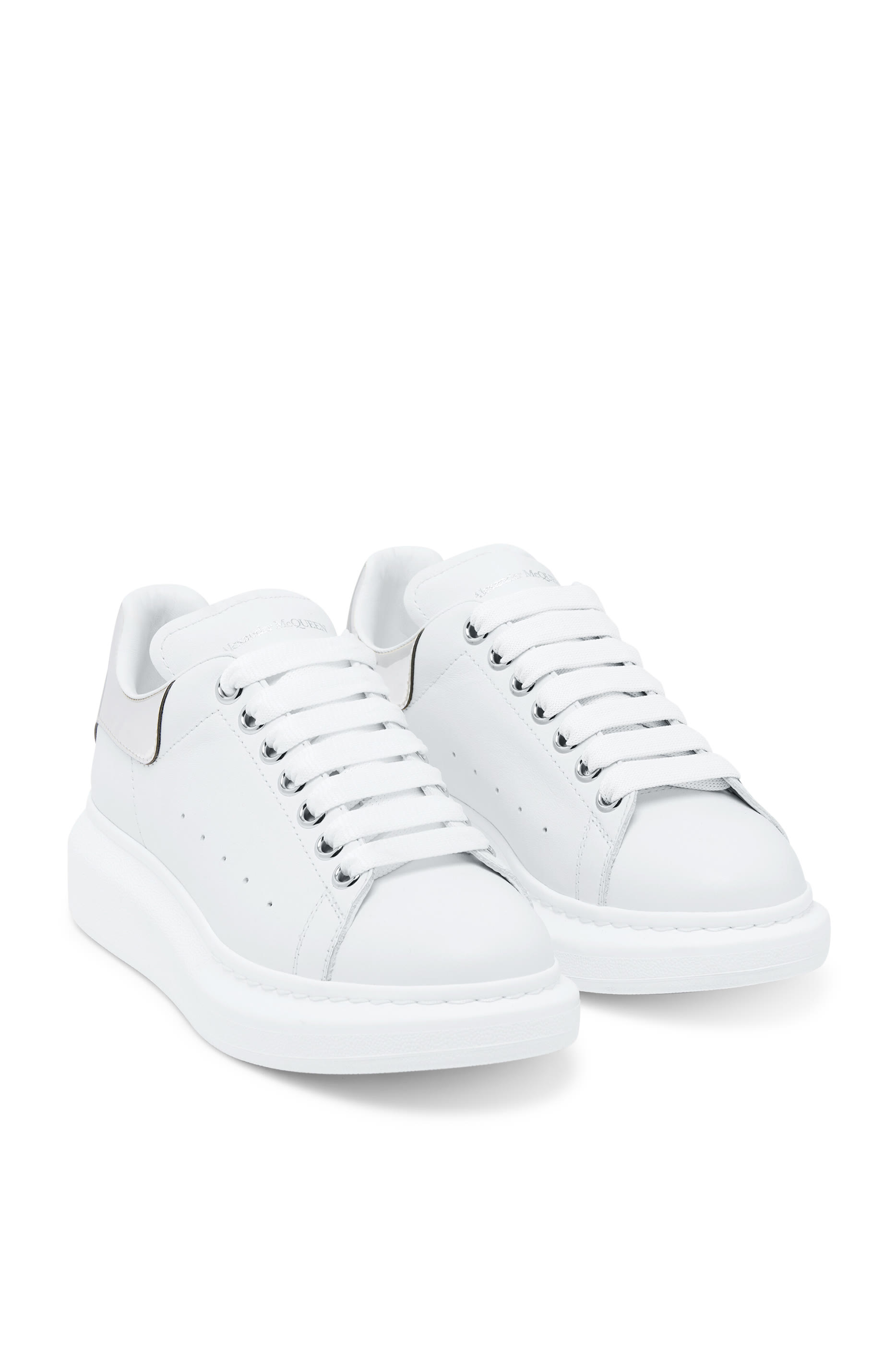 سنيكرز بنعل سميك