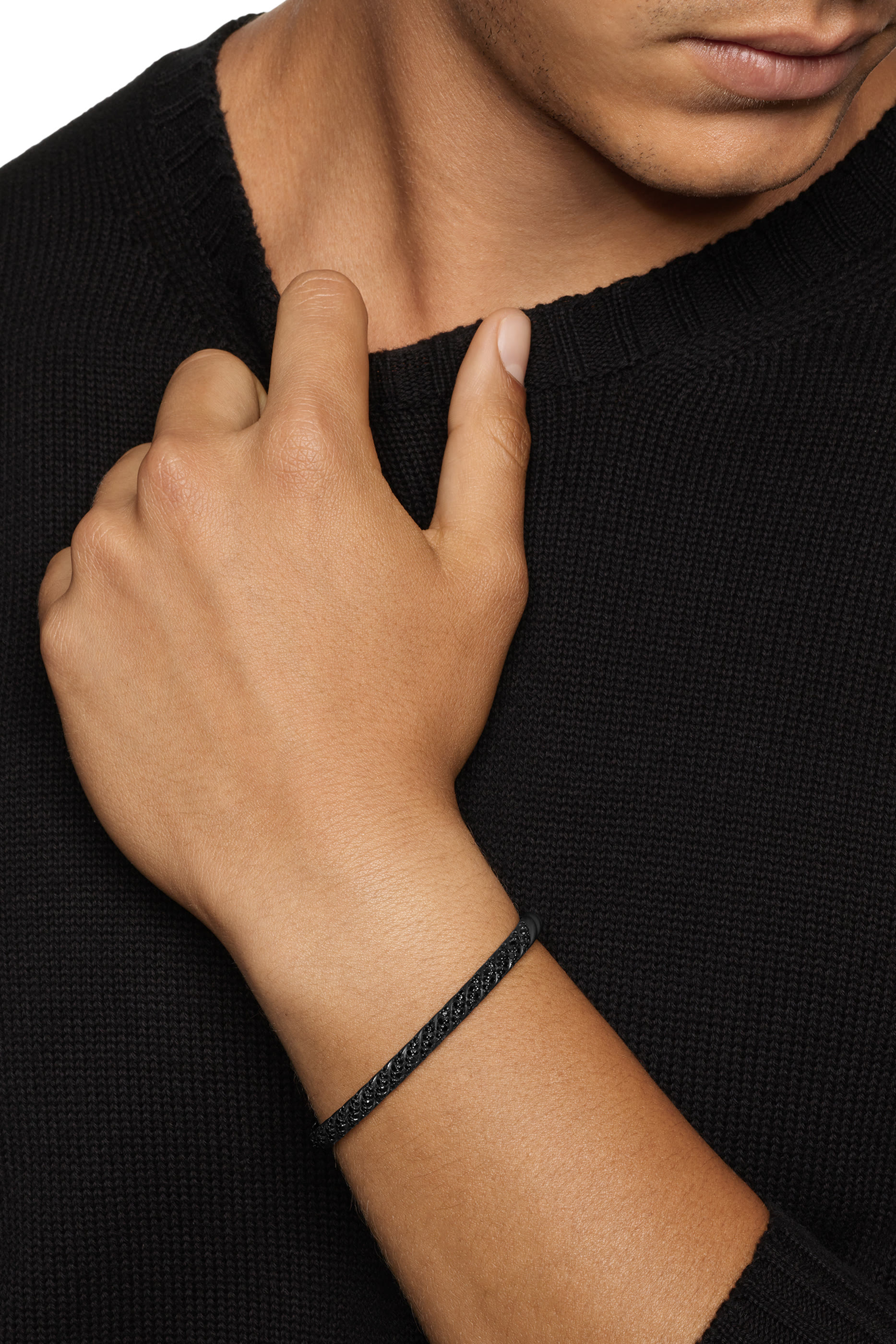 سوار مفتوح سكلبتد كابل مرصع بماس أسود بافيه، تيتانيوم أسود