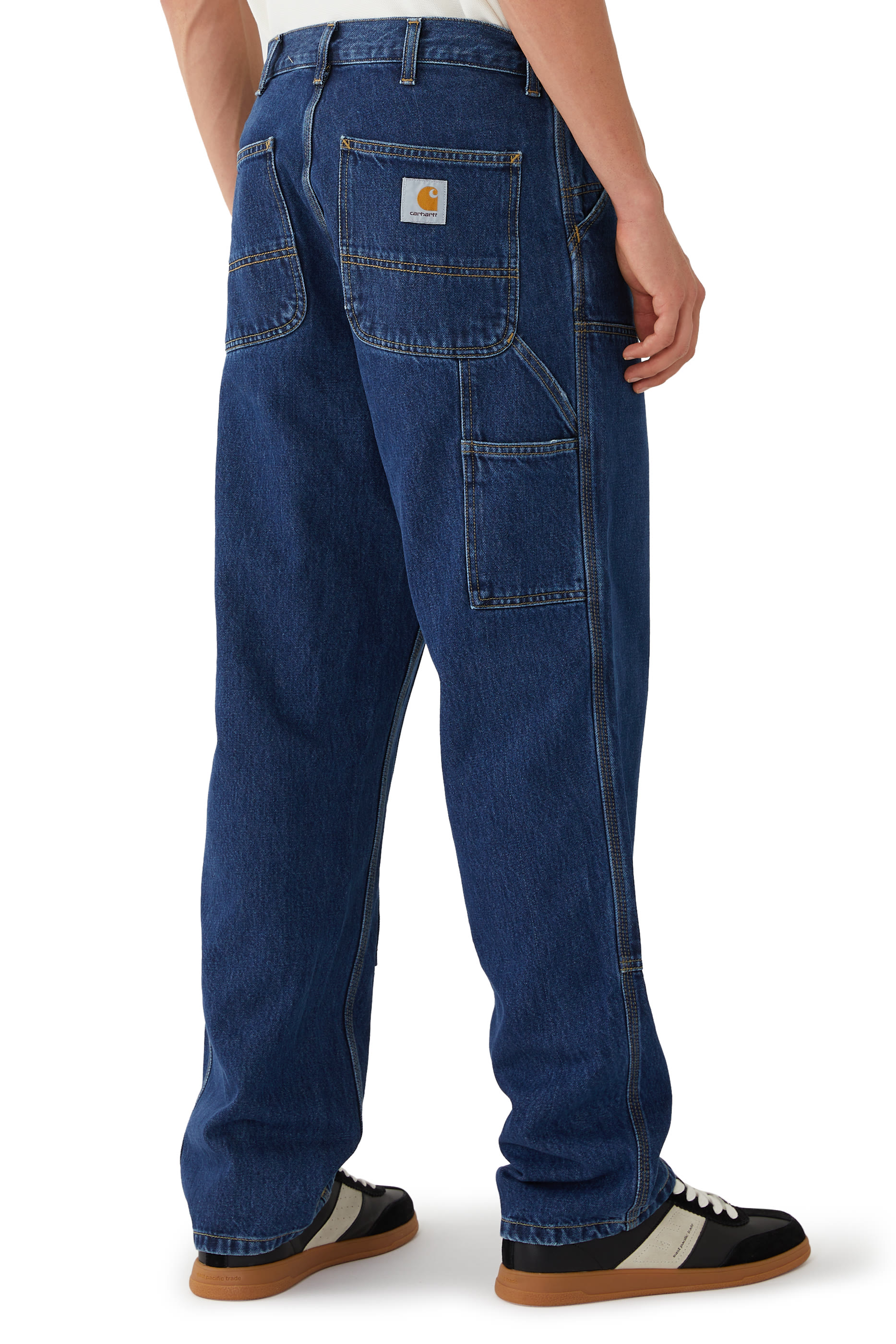 بنطال بطبقتين على الركبتين