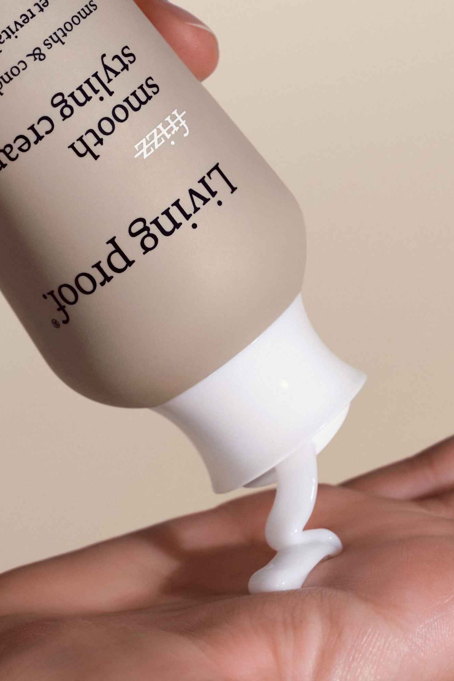 كريم تصفيف منعم ومضاد للتجعد