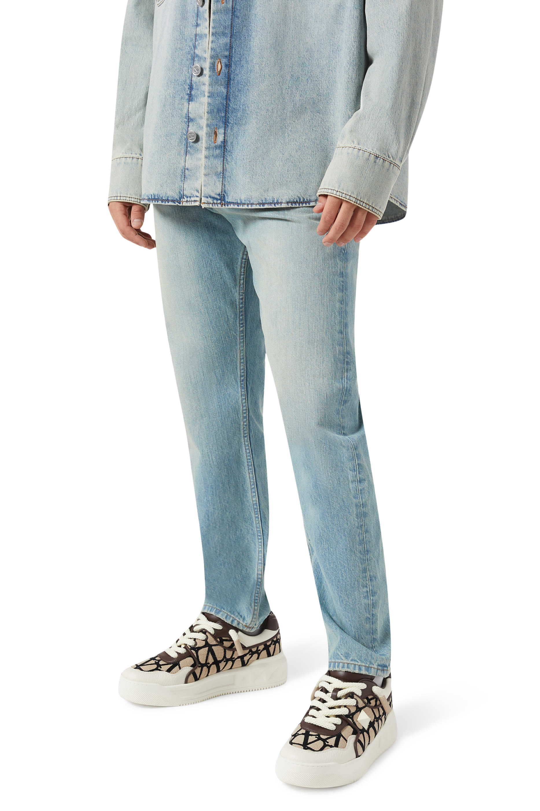 سنيكرز بكاحل منخفض بحلية كبيرة