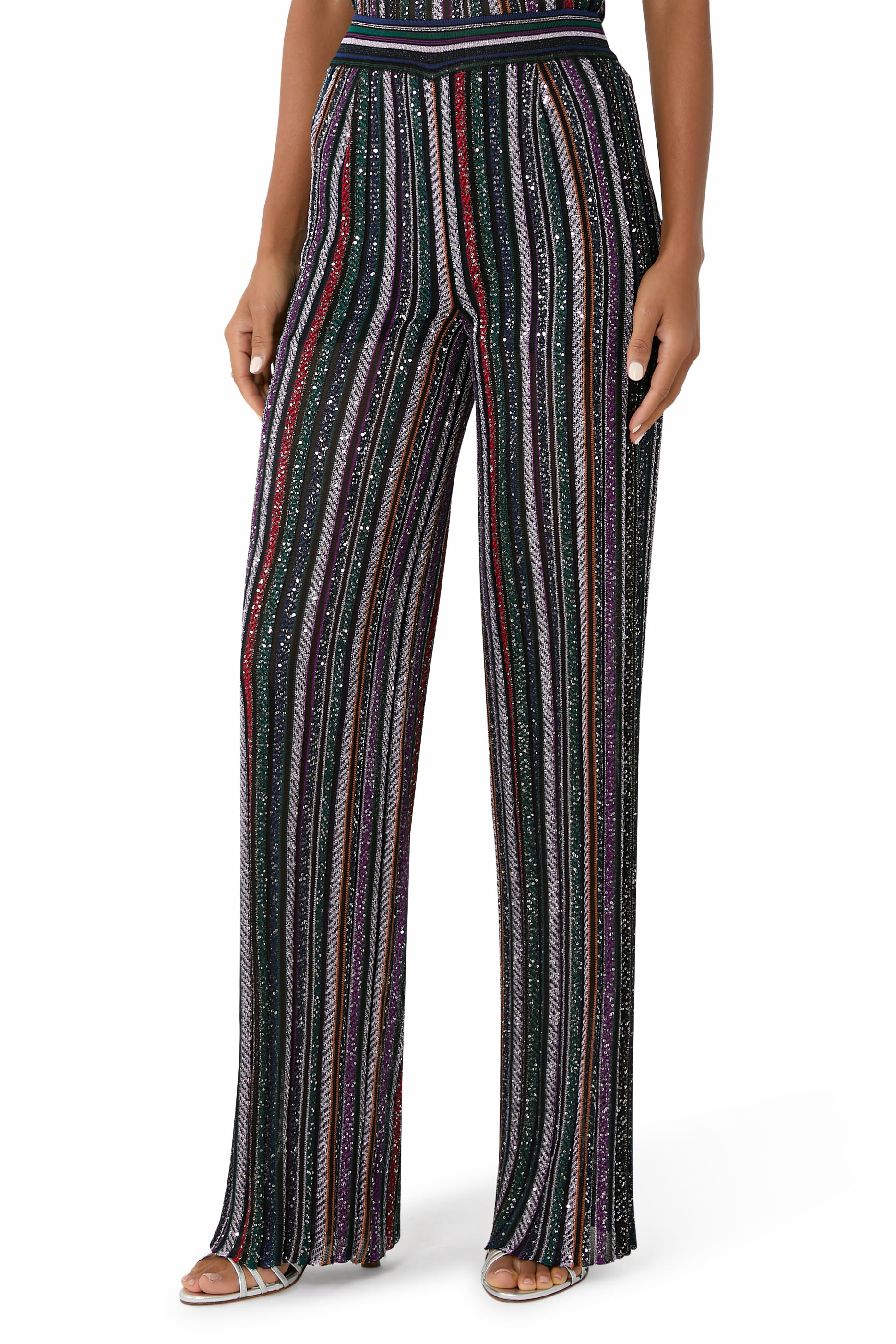 بنطال بنقشة هرينج بون وشعار الماركة خامة منسوجة