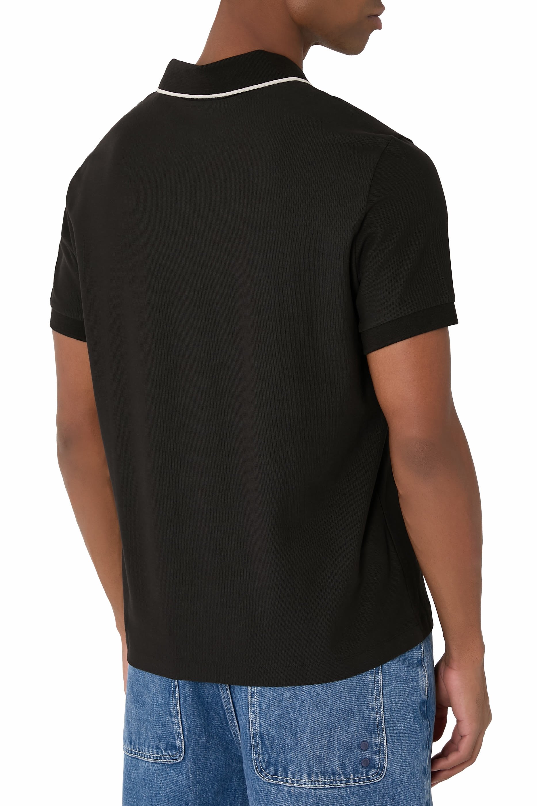 قميص بولو بتفاصيل مغايرة