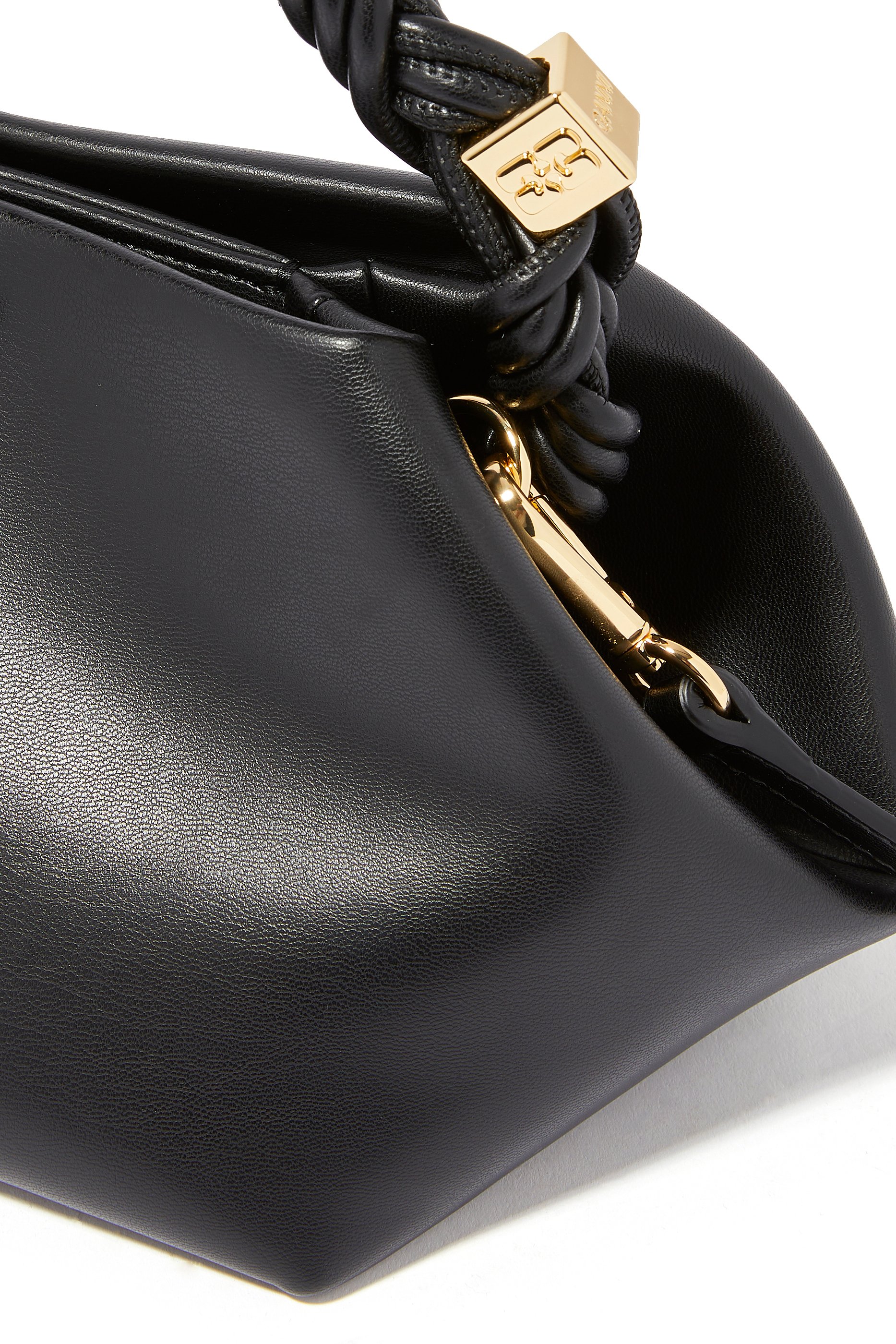 حقيبة يد بو صغيرة بيد مطرزة بالخرز