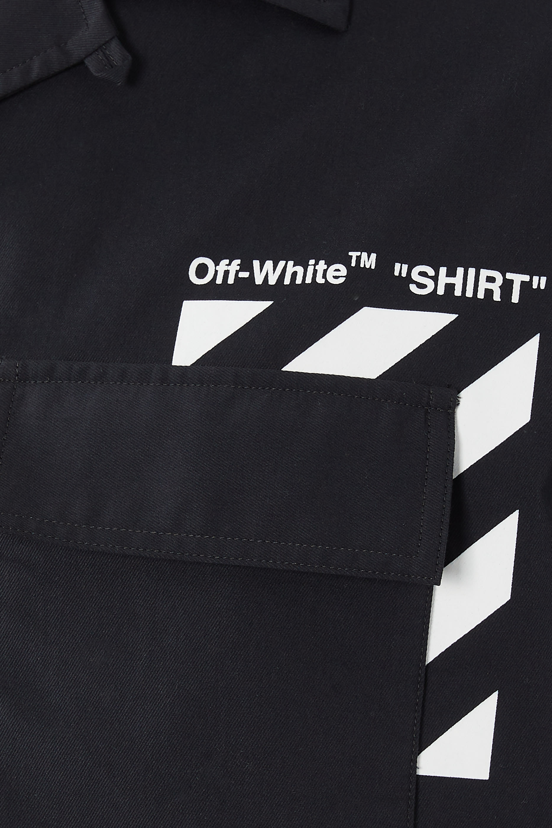 قميص هوليداي بجيب مزين بطبعة خطوط مائلة