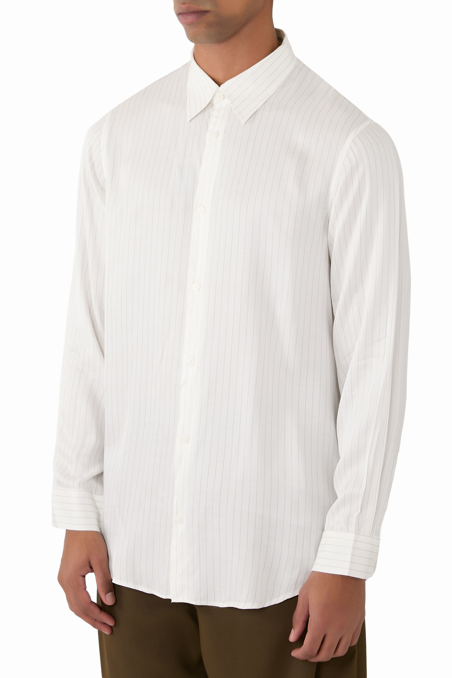 قميص بقصة عادية وخطوط