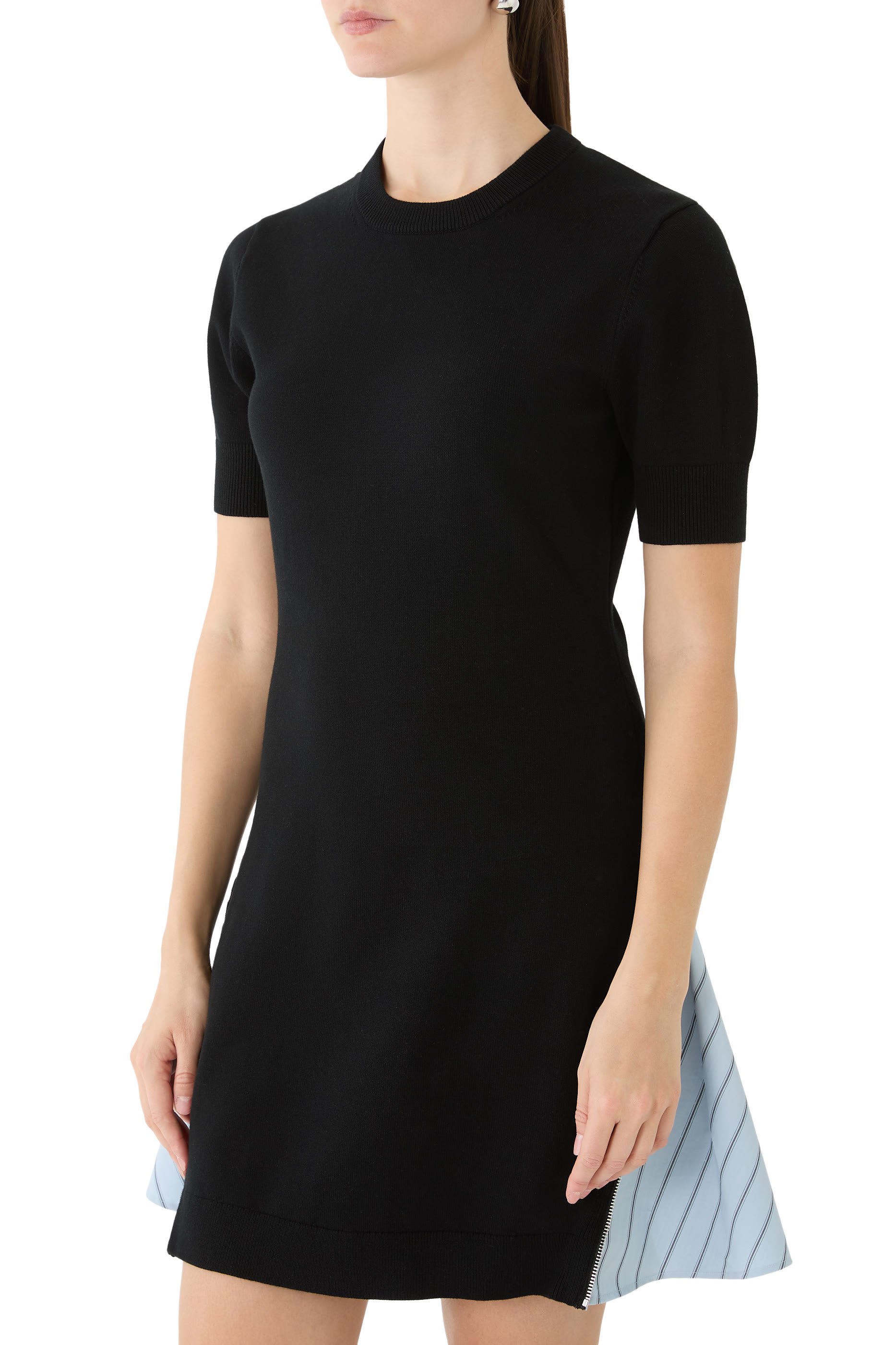 فستان قصير بأجزاء عريضة بسحاب