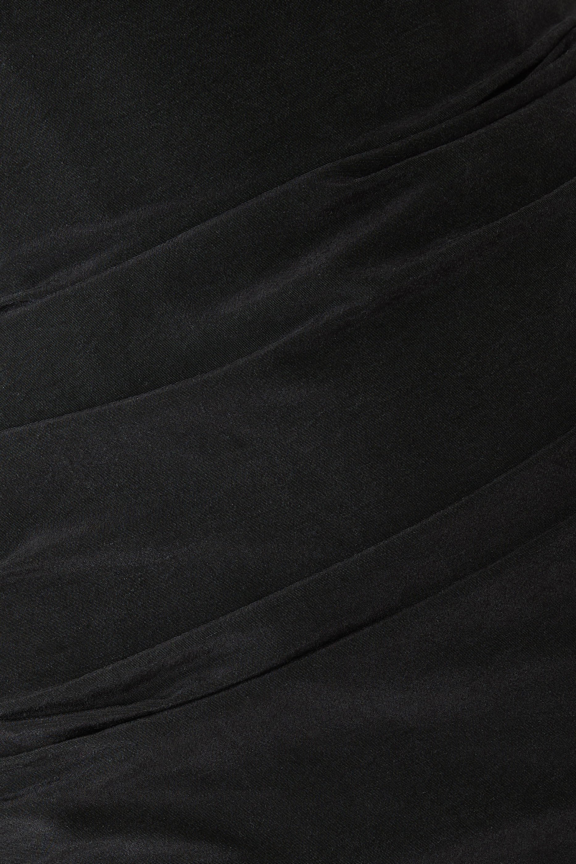 فستان متوسط الطول بنمط مشد بدانتيل عند الياقة