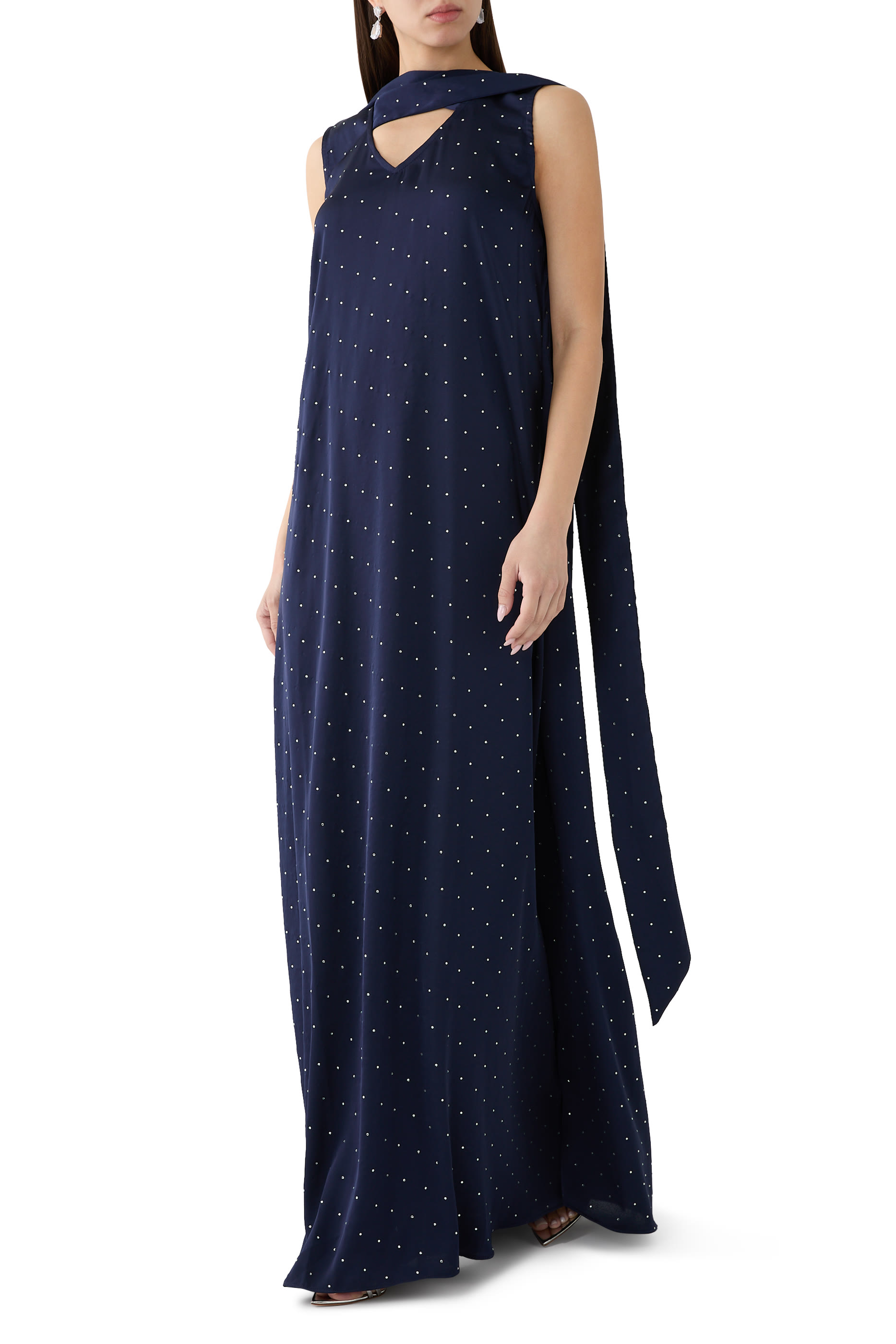 فستان/عباية/ بشت بلا أكمام برباط على العنق وحلي ستان