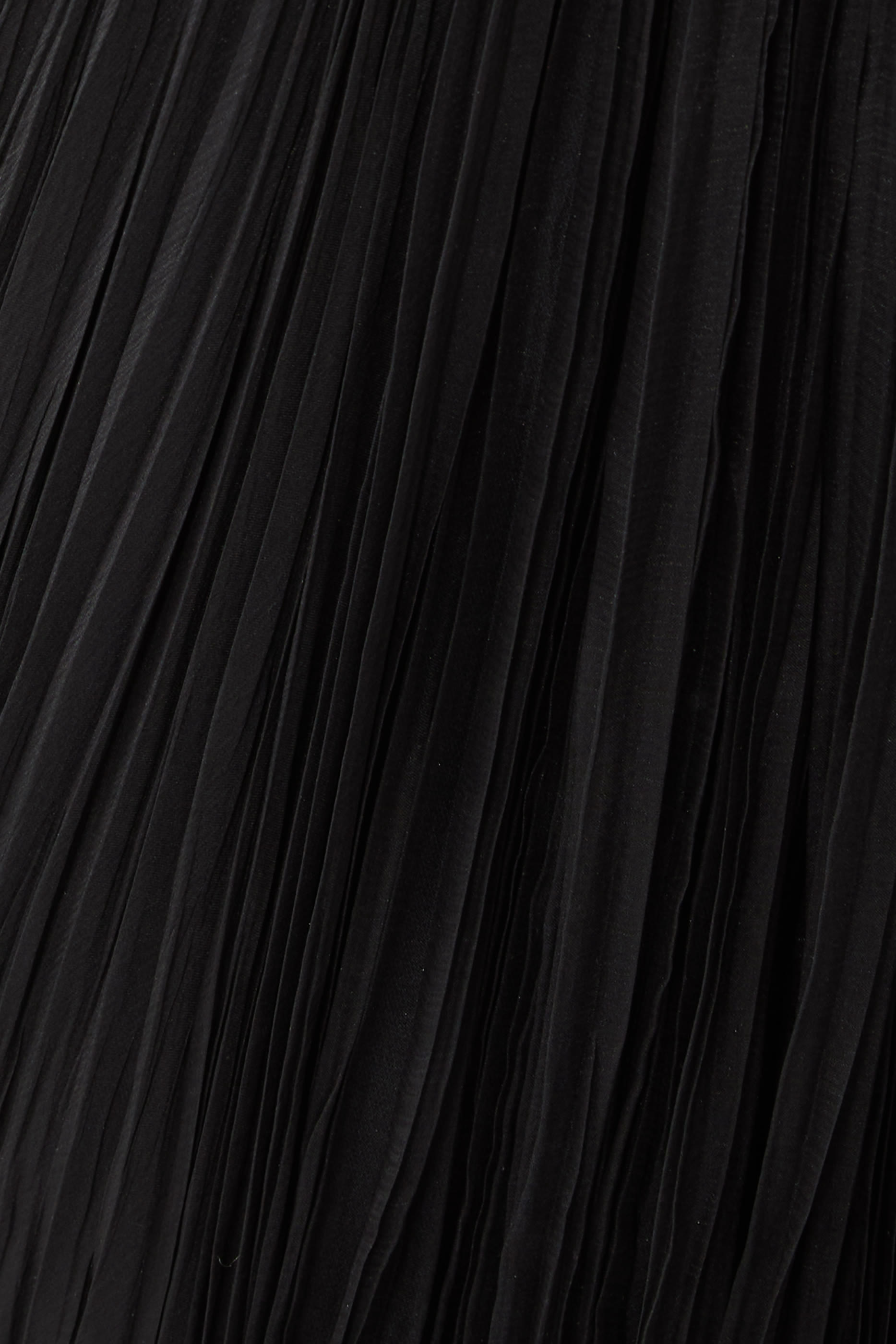 فستان سهرة بكتف مكشوف