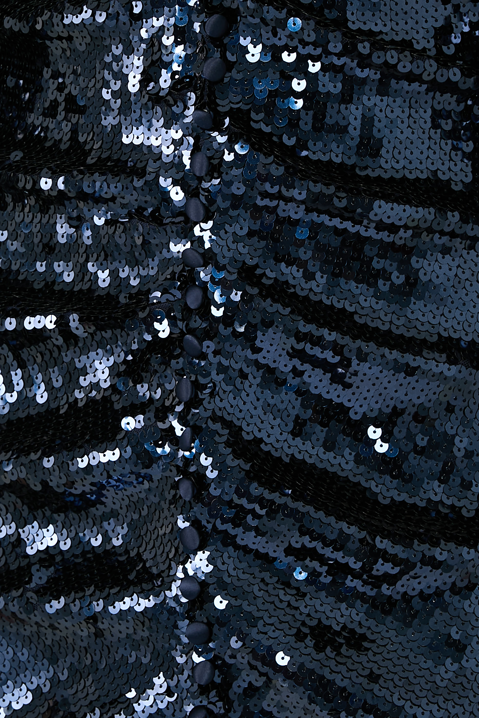 فستان طويل مزين بترتر