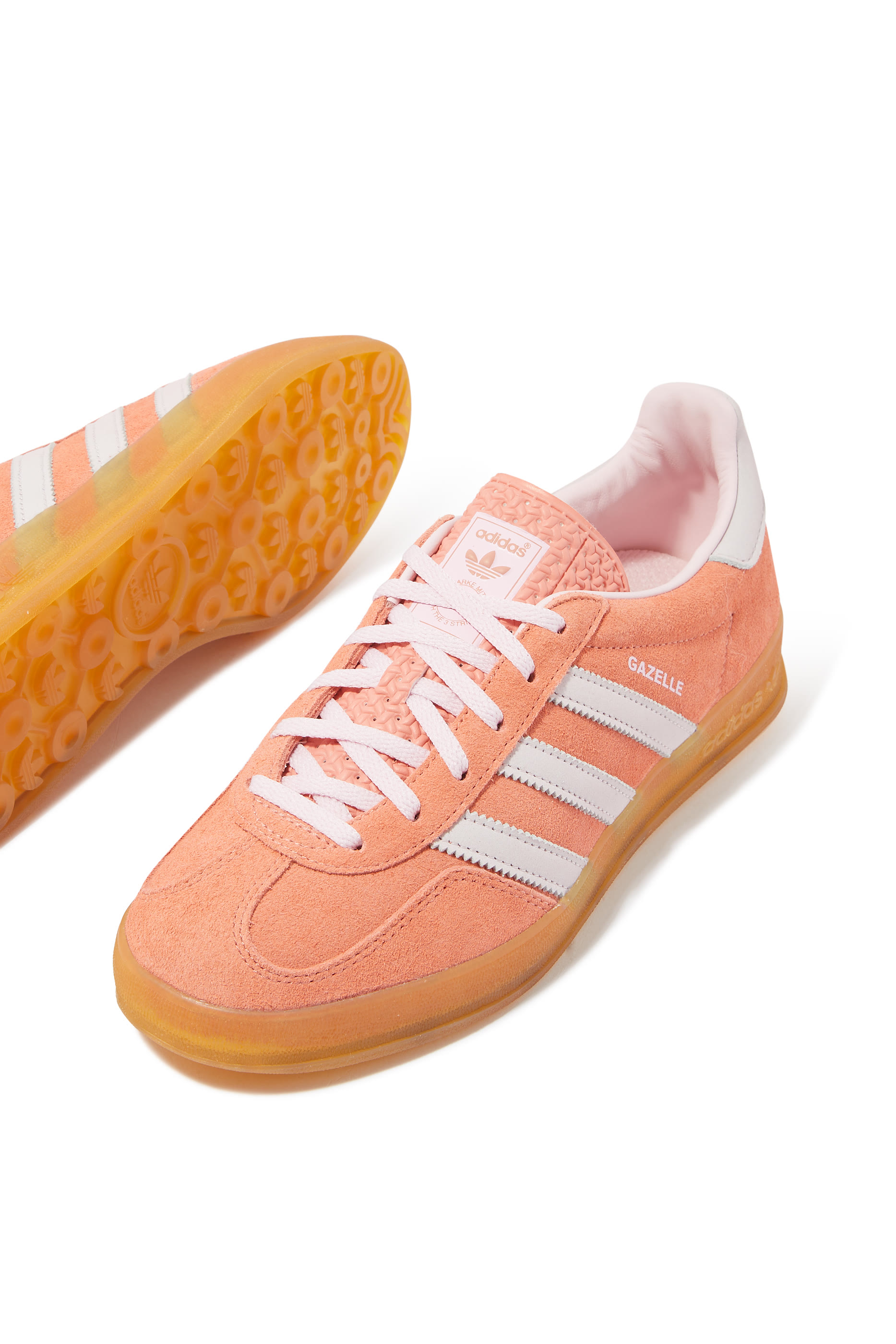 سنيكرز جازيل إندور