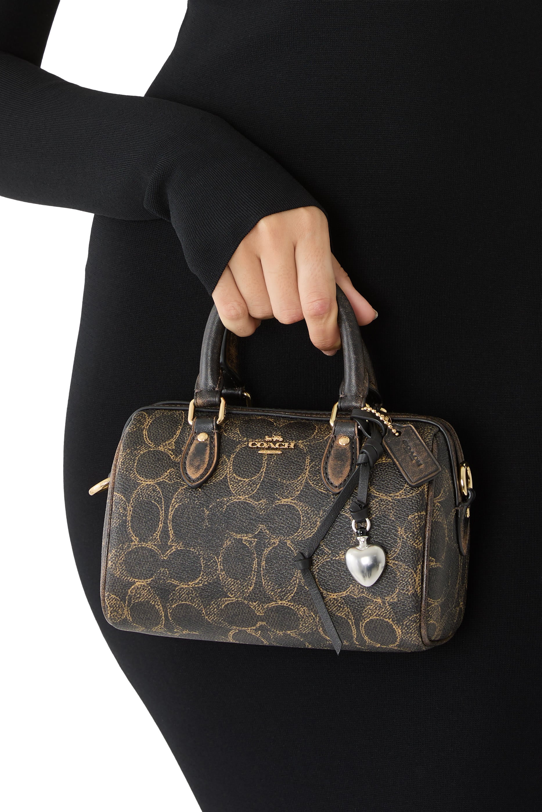 حقيبة كروس روان صغيرة قنب بنقشة شعار الماركة بتصميم قلوب مزينة بحلية