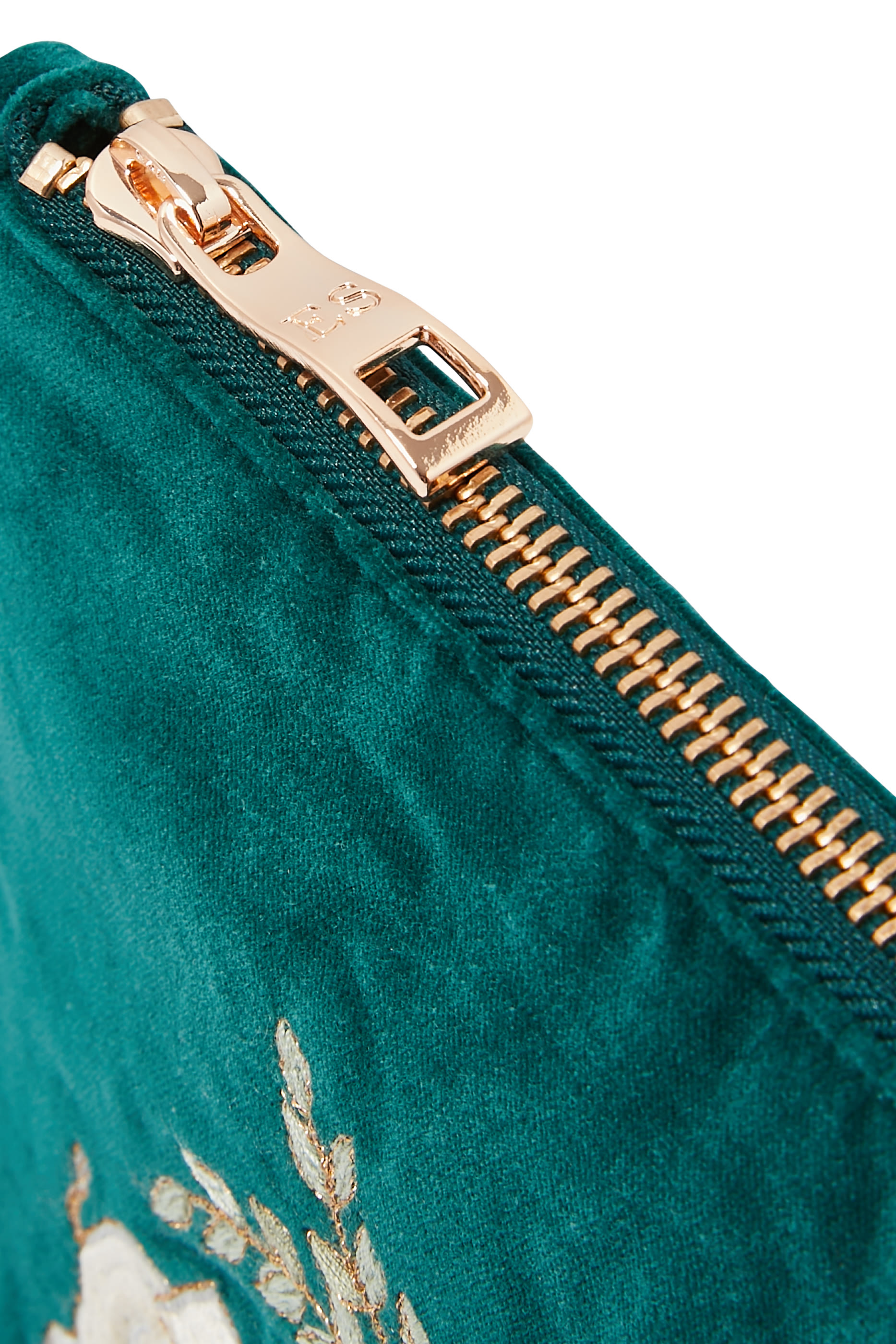 حقيبة صغيرة بتطريزات قطيع فيلة مخمل