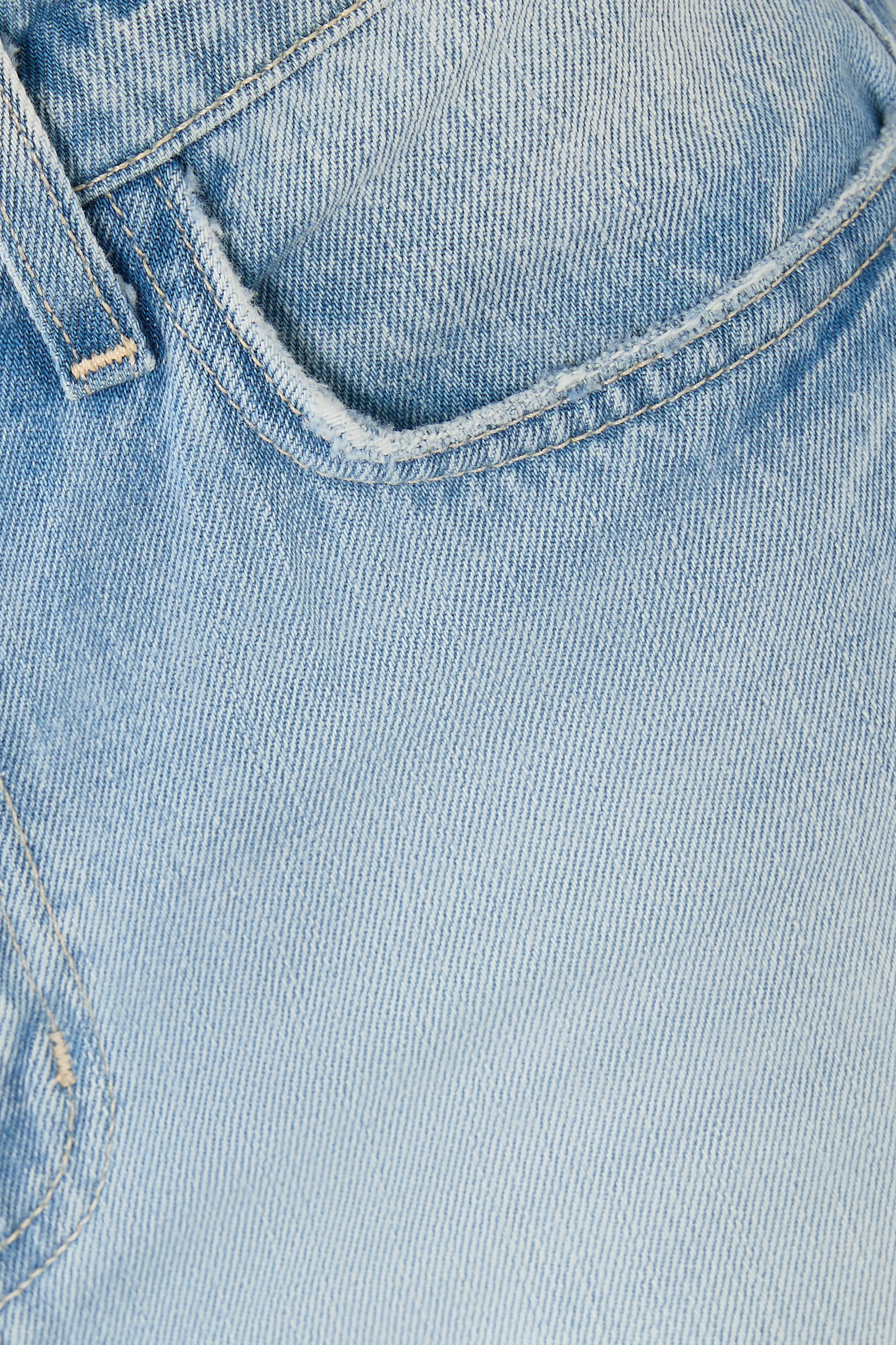 بنطال جينز بو بقصة ساق واسعة