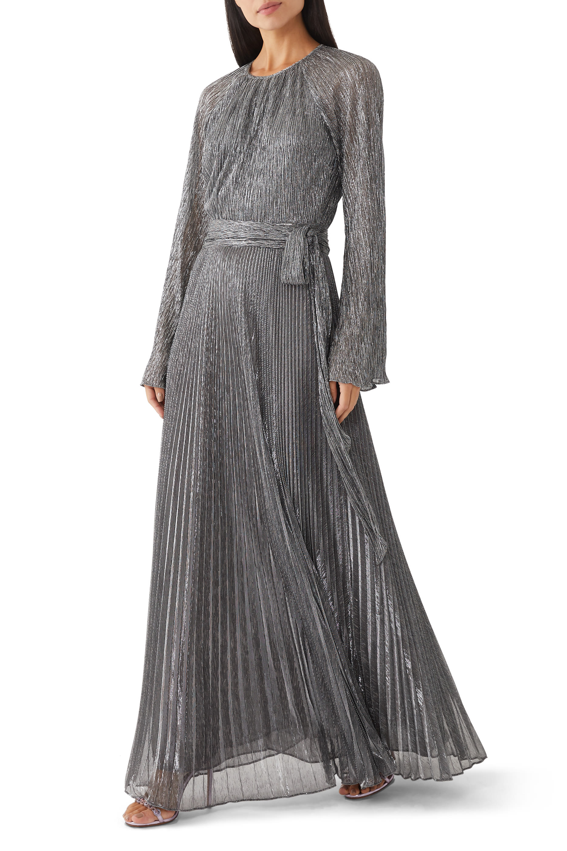 فستان بطيات وحزام