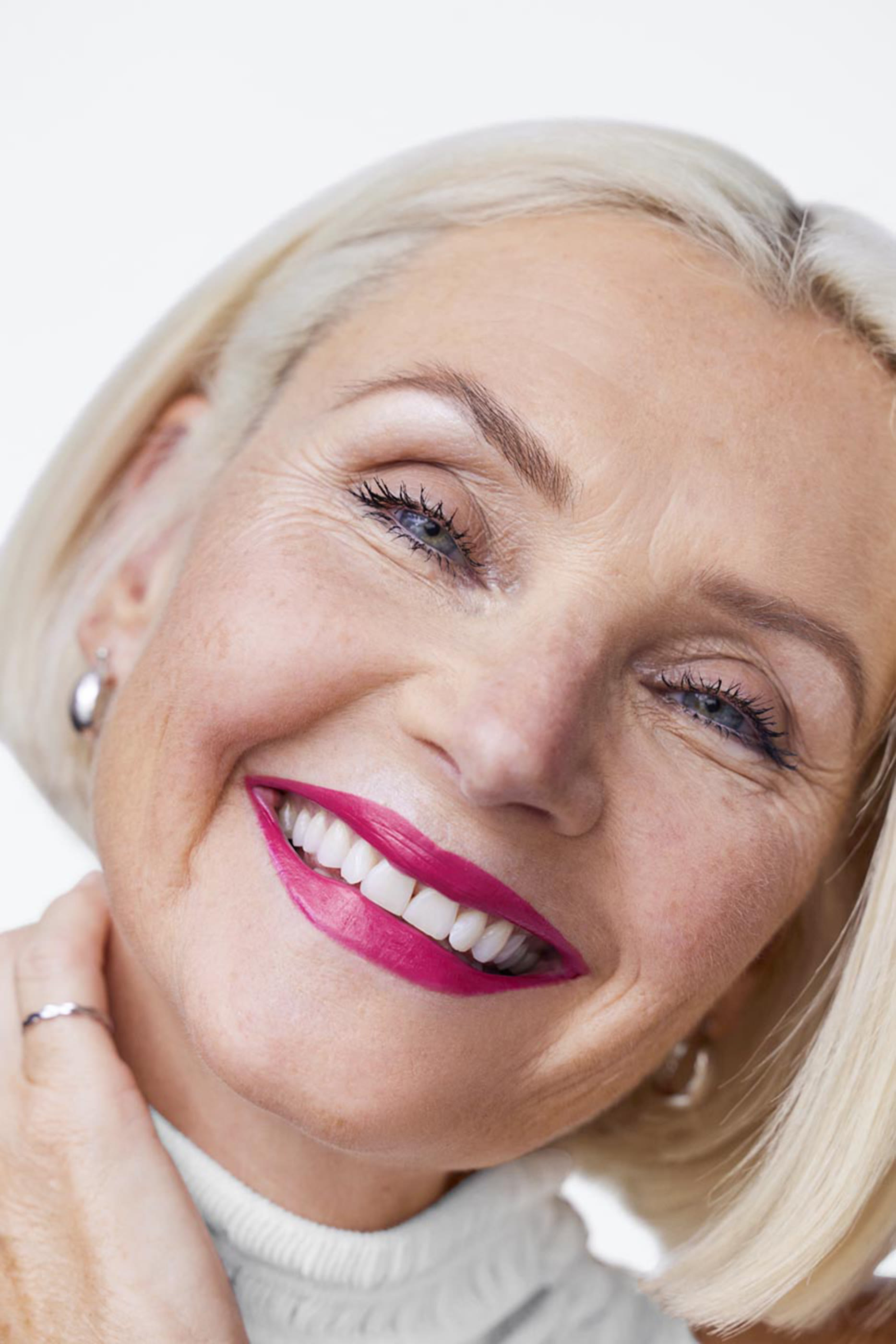 أحمر شفاه بوب يدوم طويلا