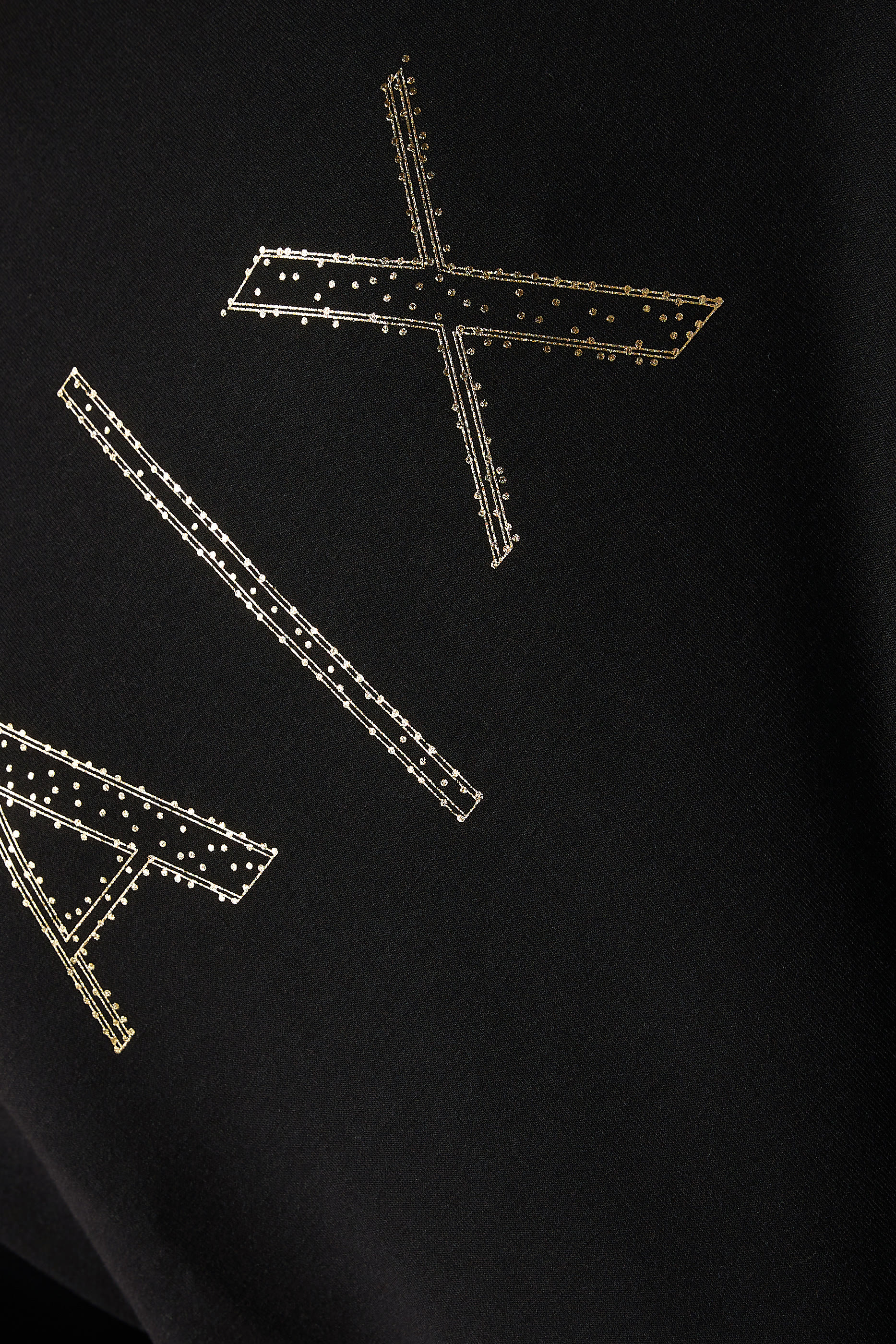 تيشيرت بقصة عادية وشعار الماركة