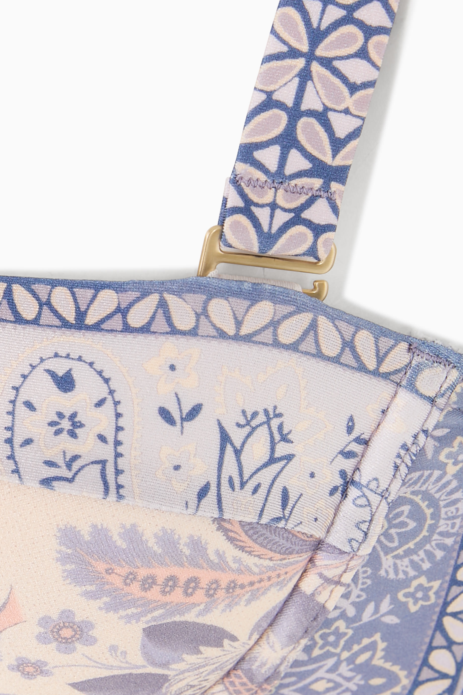 بلوزة لاكي بالكونيت