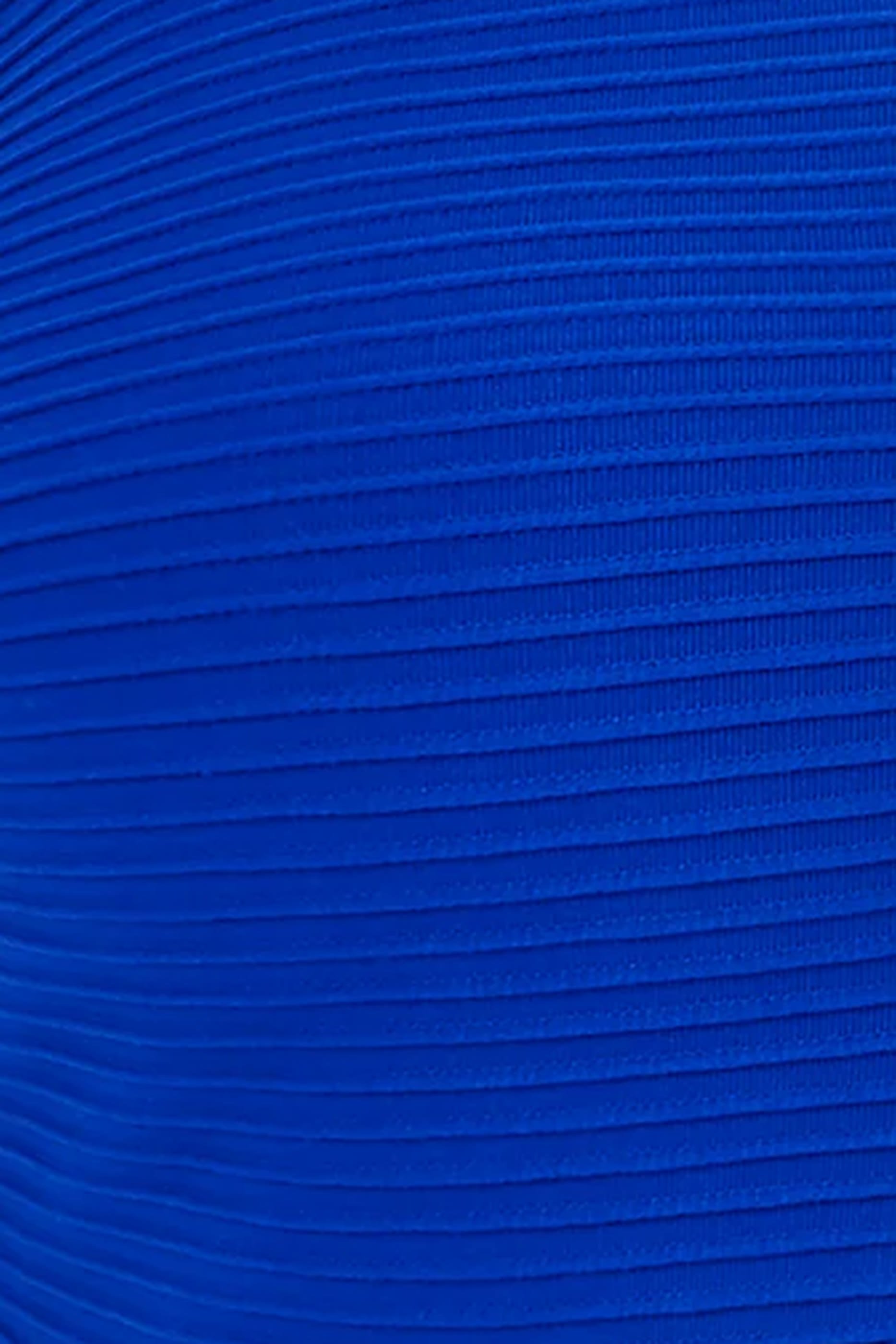 قطعة بيكيني علوية مالا بياقة V عميقة