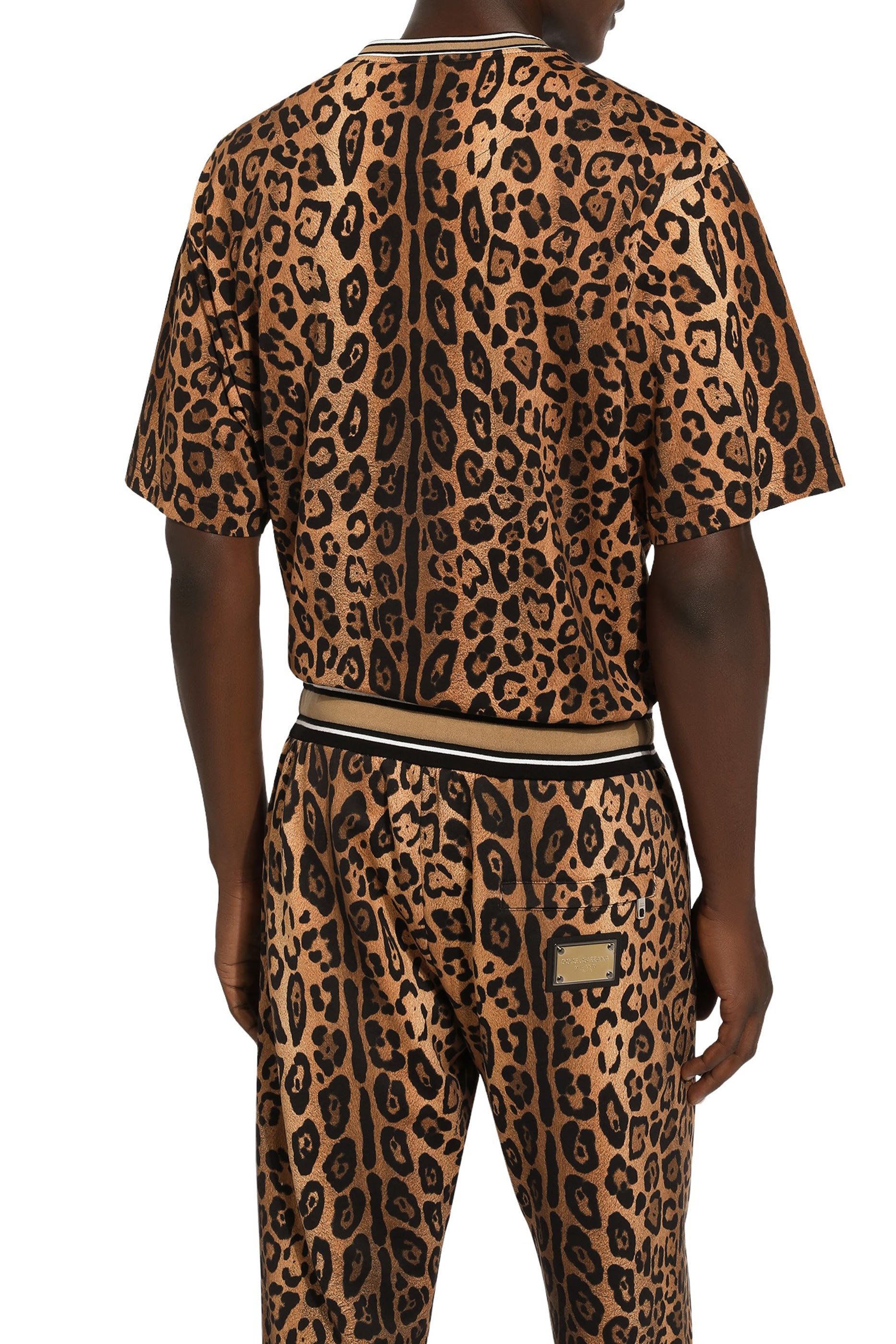 بنطال رياضي قماش كريسبو بنقشة جلد الفهد وشارة