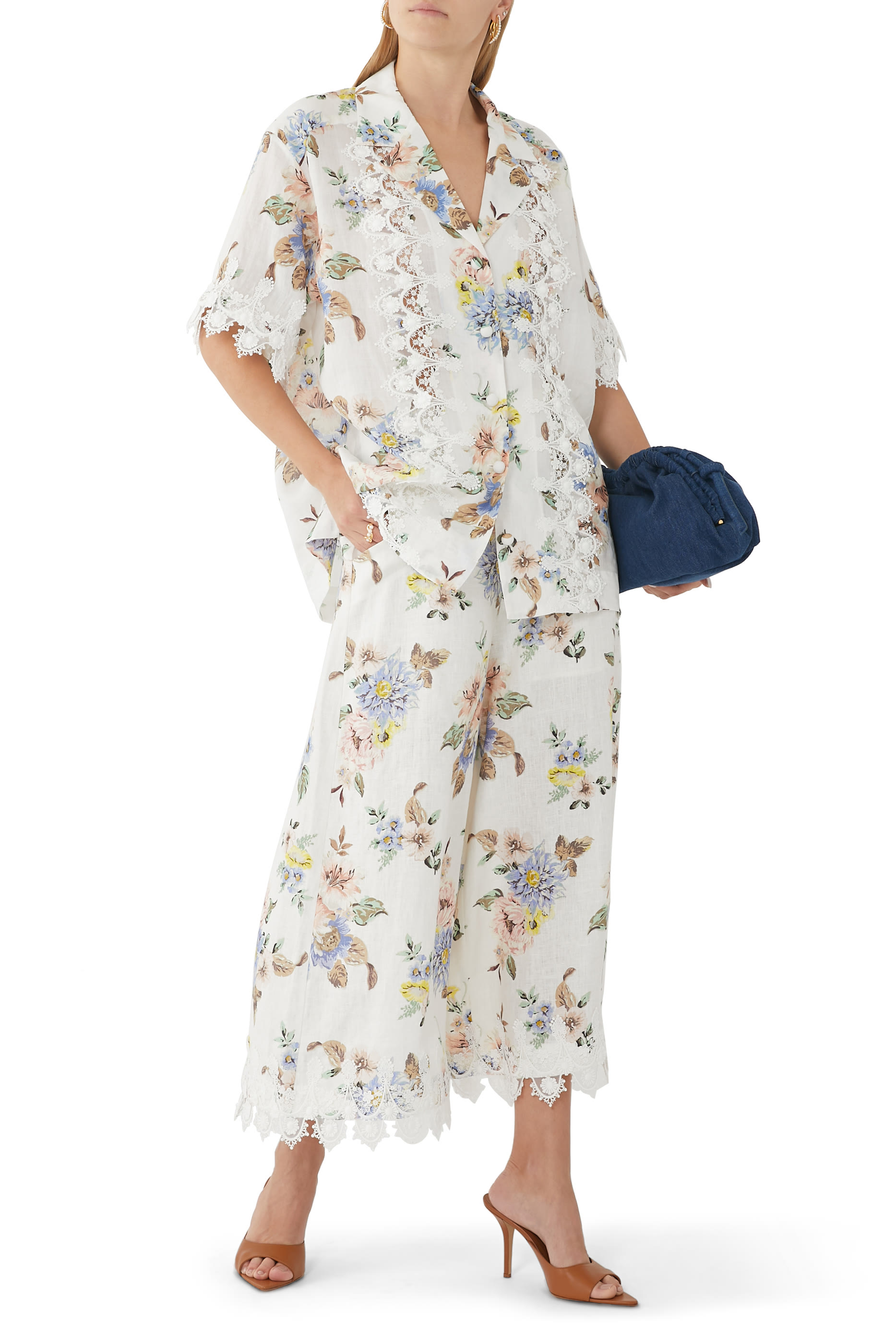 قميص بقصة واسعة وتطريزات